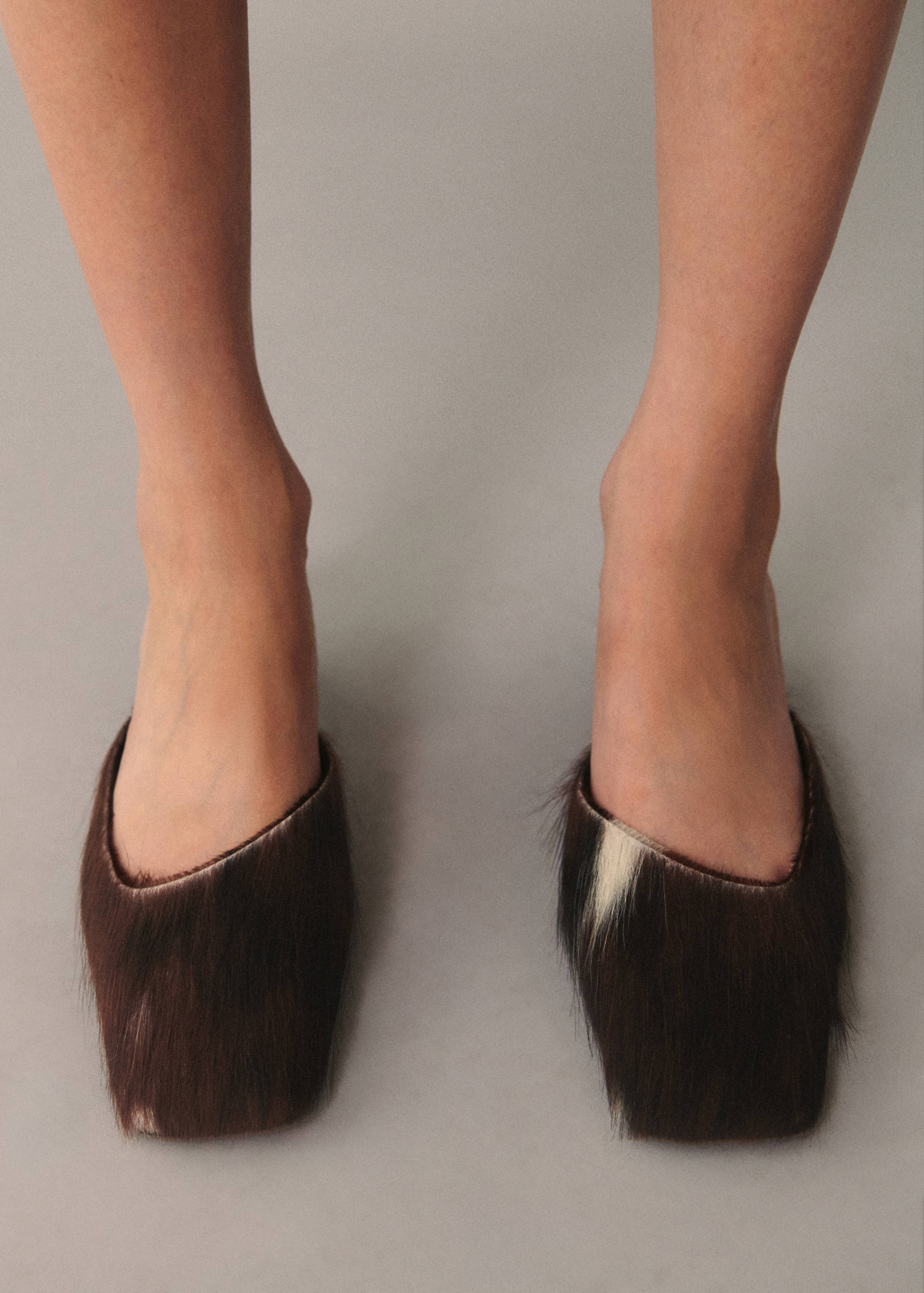 Heeled leather shoes - Details of the article 9