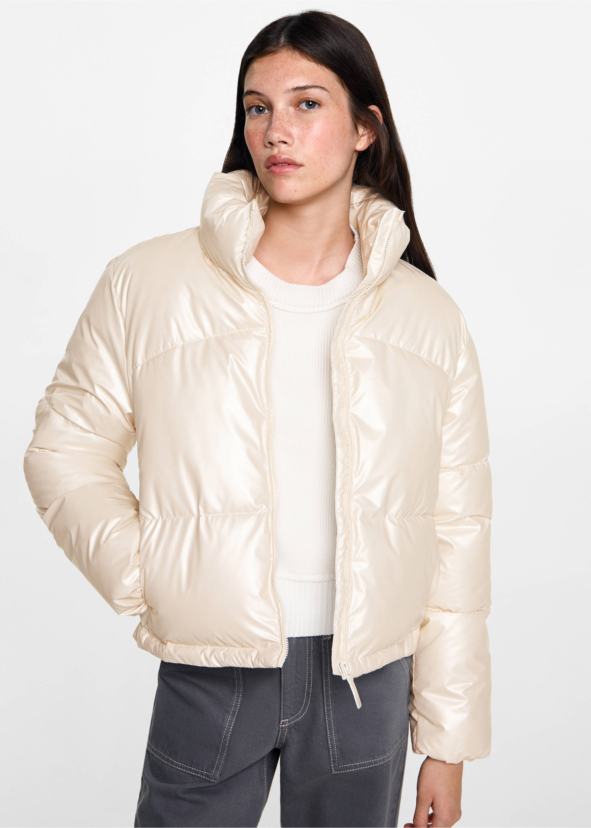 Anorak metalizado acolchado - Plano medio, Gris claro/pastel. Ref: 77035631-00.