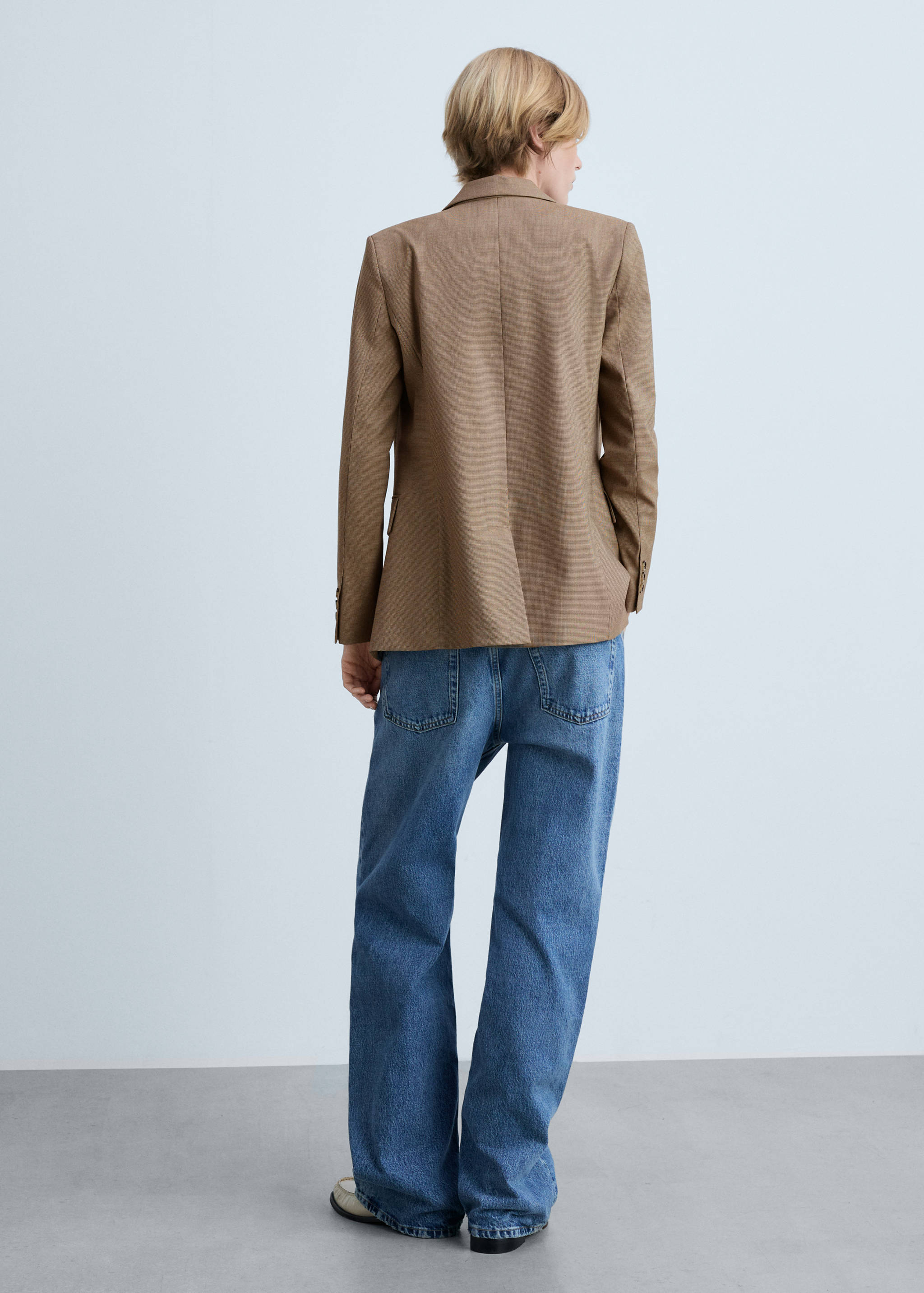 Front button closure - Reverse of the article