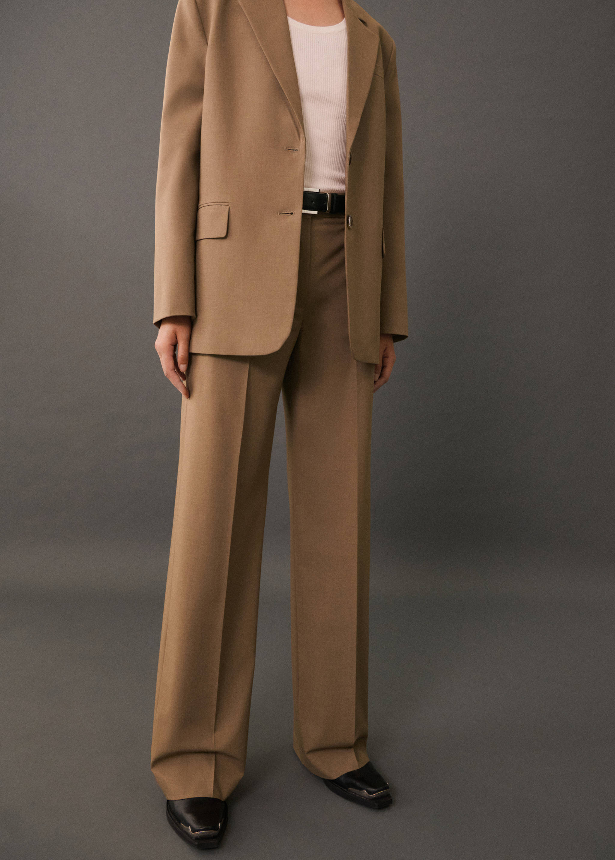 Pantalón traje pinzas - Plano medio