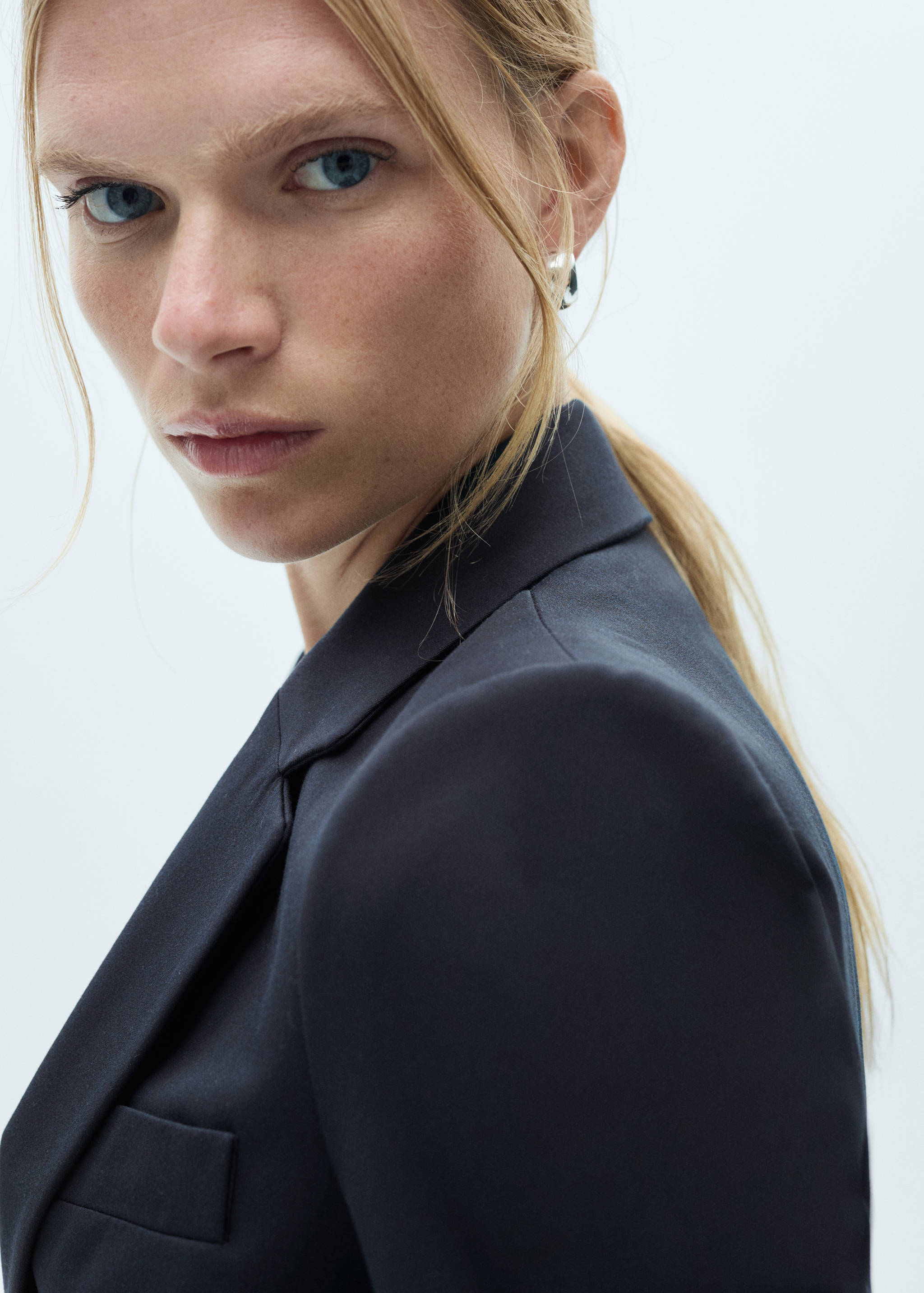 Fitted suit blazer - Details of the article 1