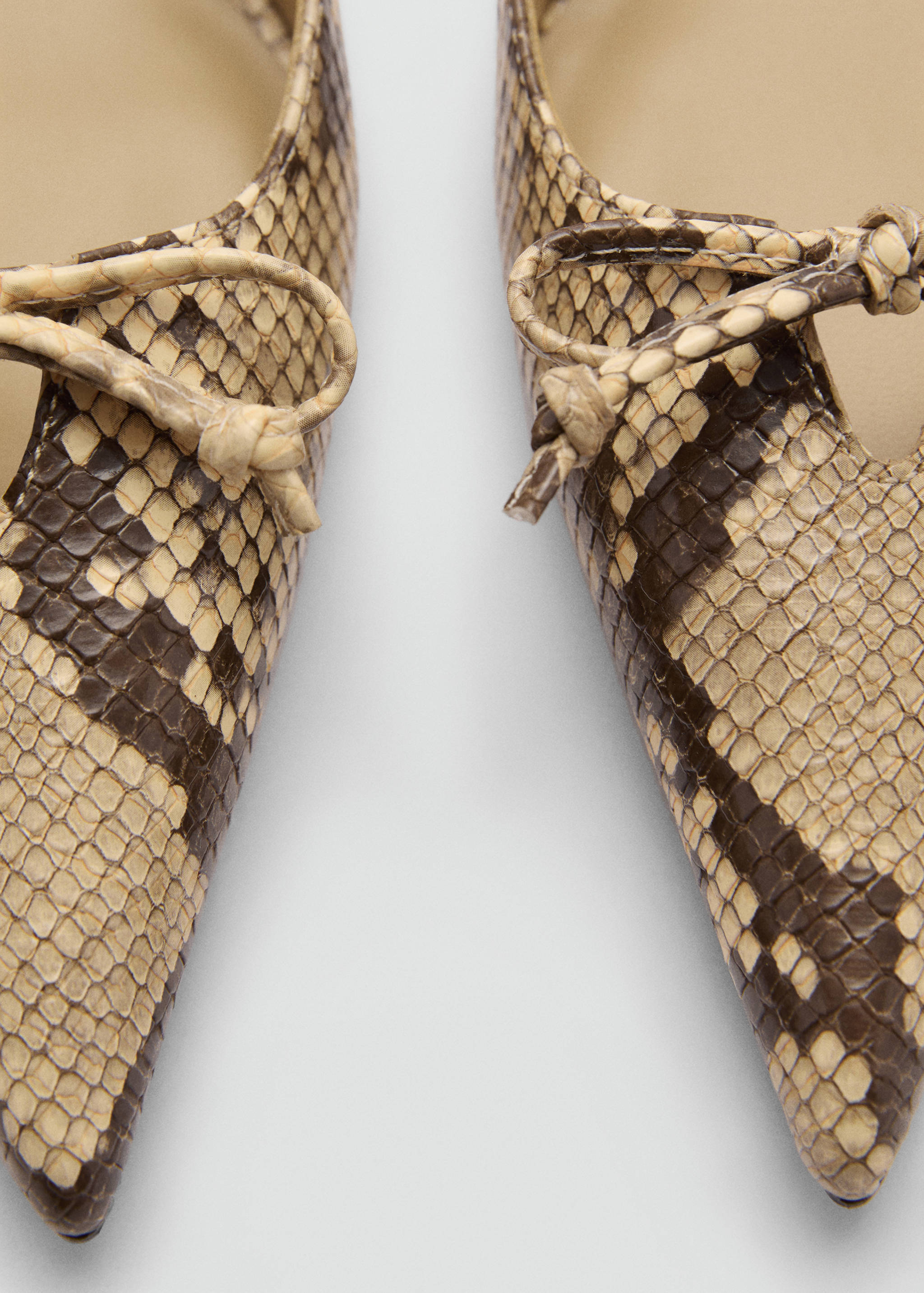 Törpesarkú cipő masnis részlettel - A termék adatai 2