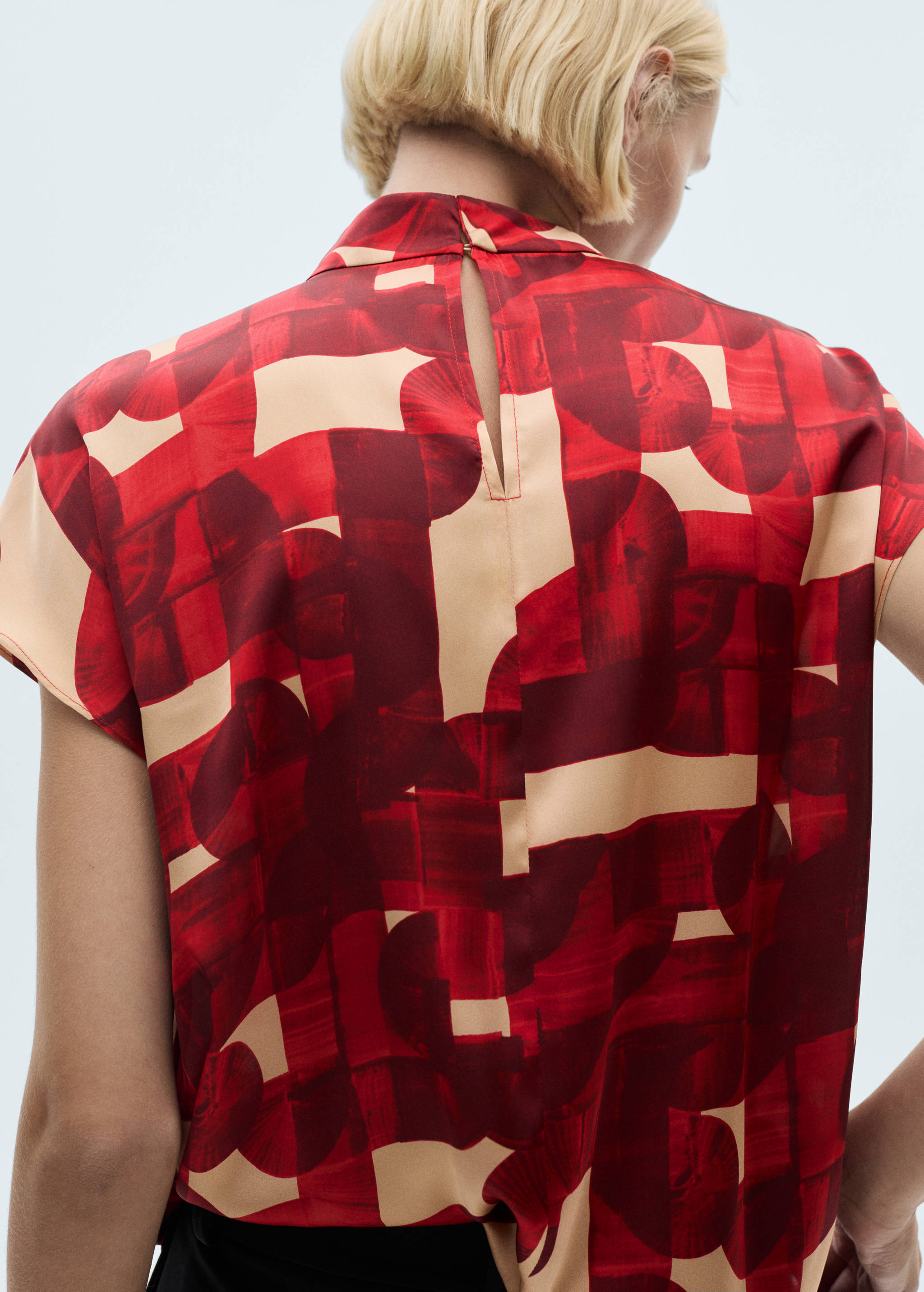 Short sleeve printed blouse - Details of the article 6