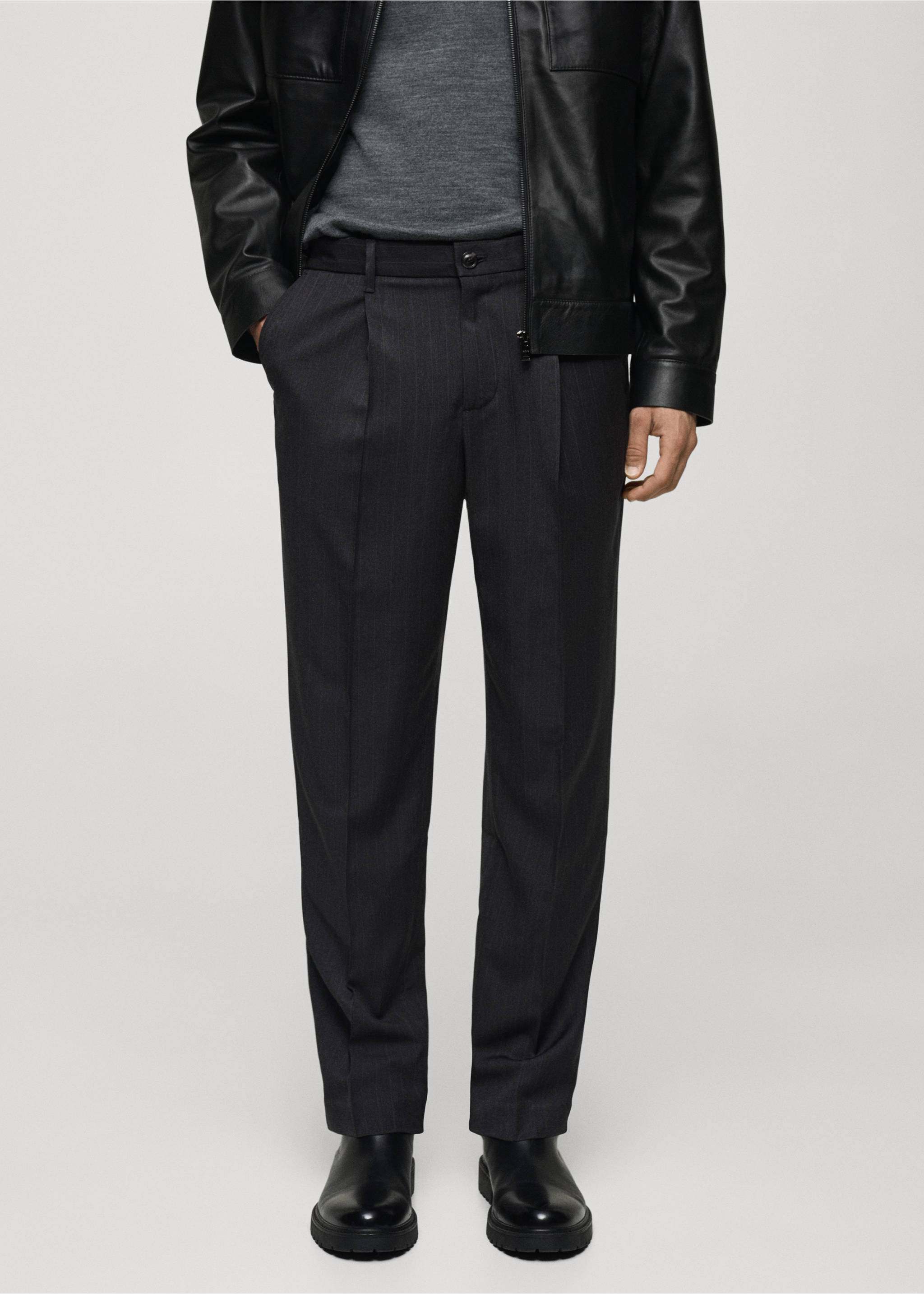 Regular Fit-Bundfaltenhose - Mittlere Ansicht, Dunkelgrau meliert. Ref: 77035965-00.