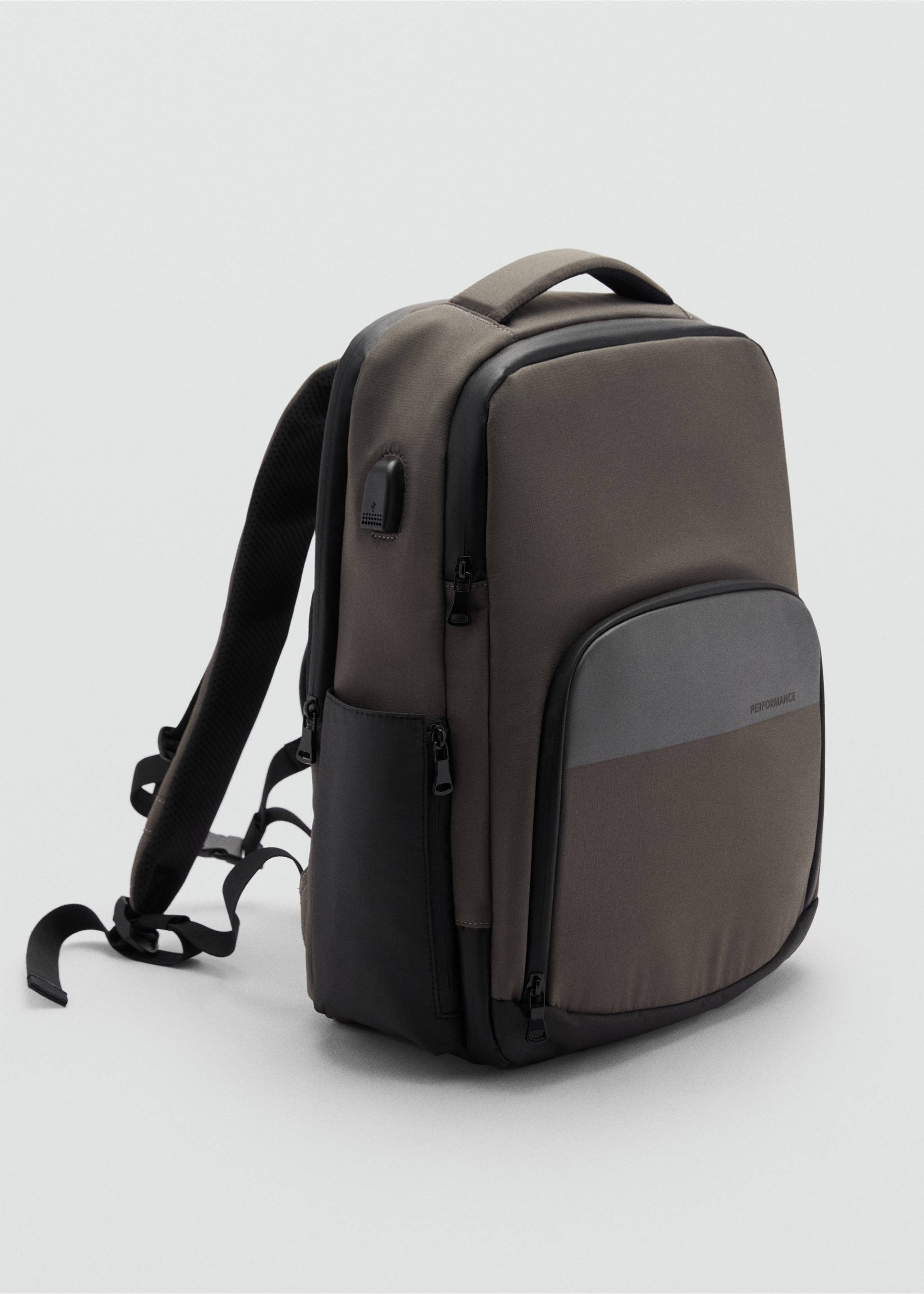 Wasserabweisender Rucksack mit USB-Anschluss - Mittlere Ansicht, Mittelbraun. Ref: 77035977-00.