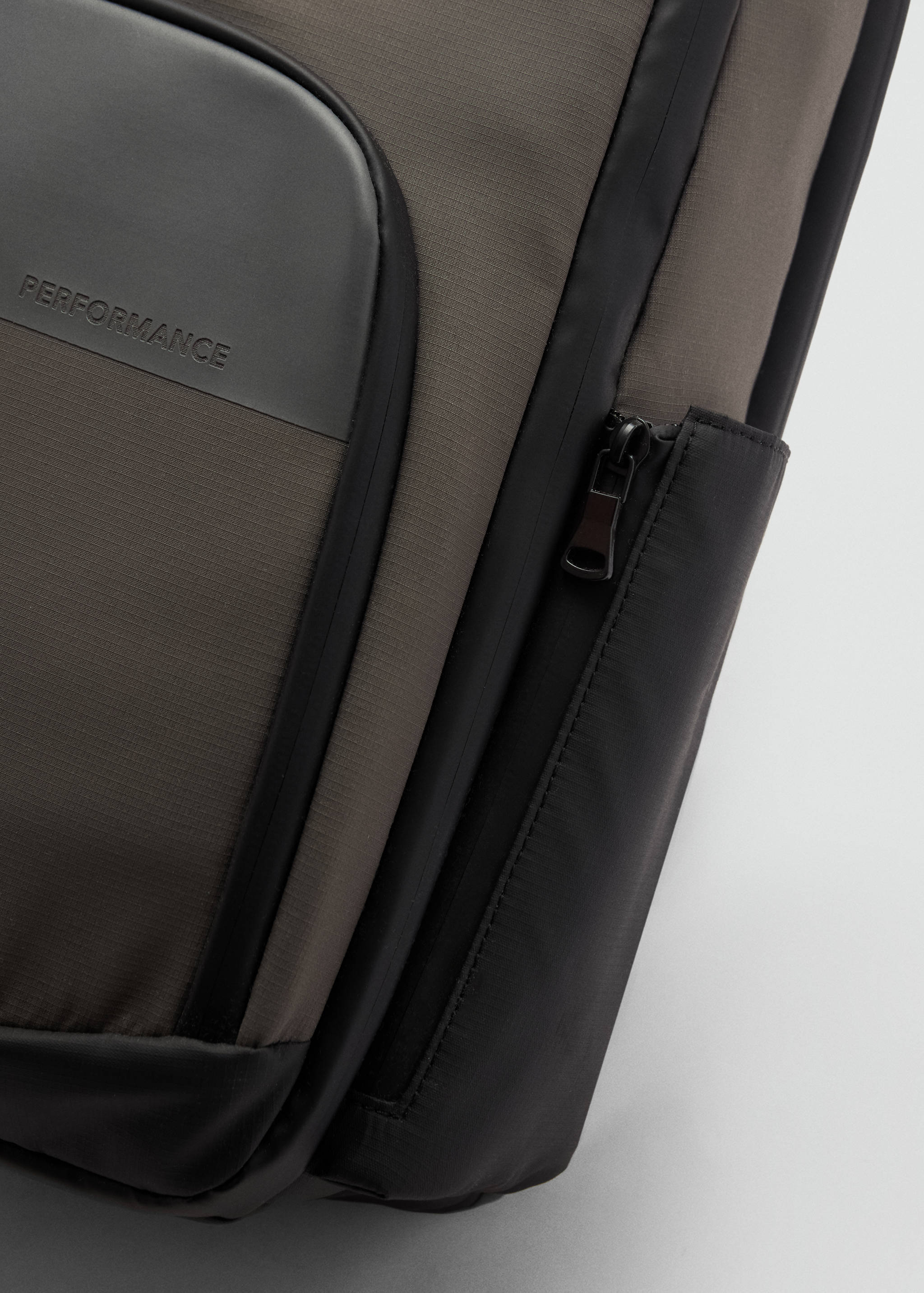 Wasserabweisender Rucksack mit USB-Anschluss - Detail des Artikels 1