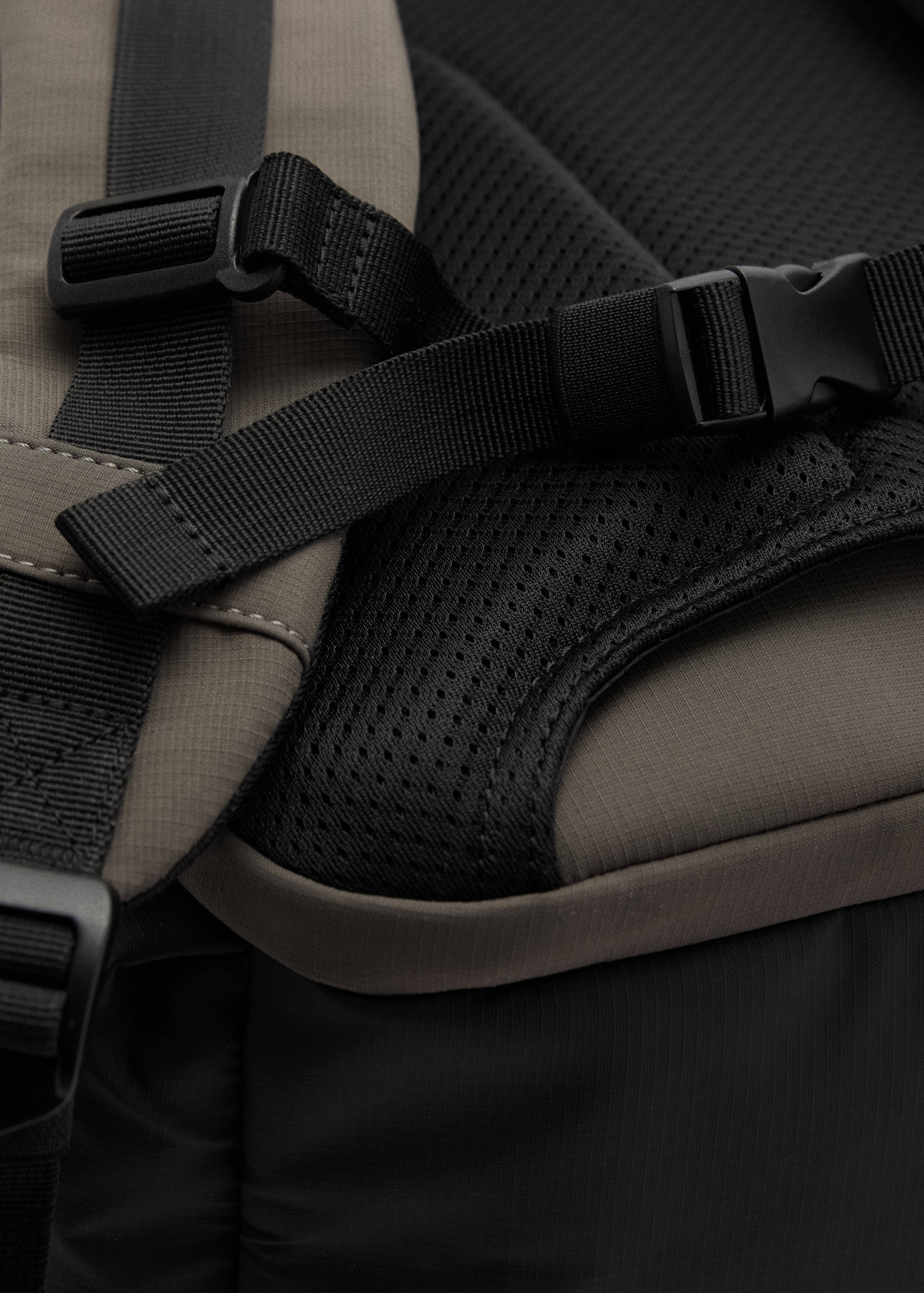 Wasserabweisender Rucksack mit USB-Anschluss - Detail des Artikels 2