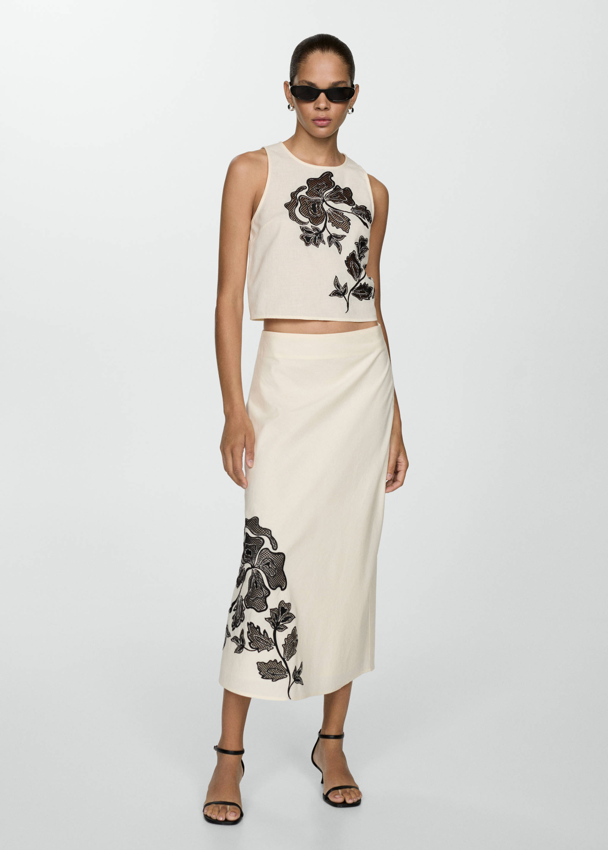 Embroidered long skirt - General plane