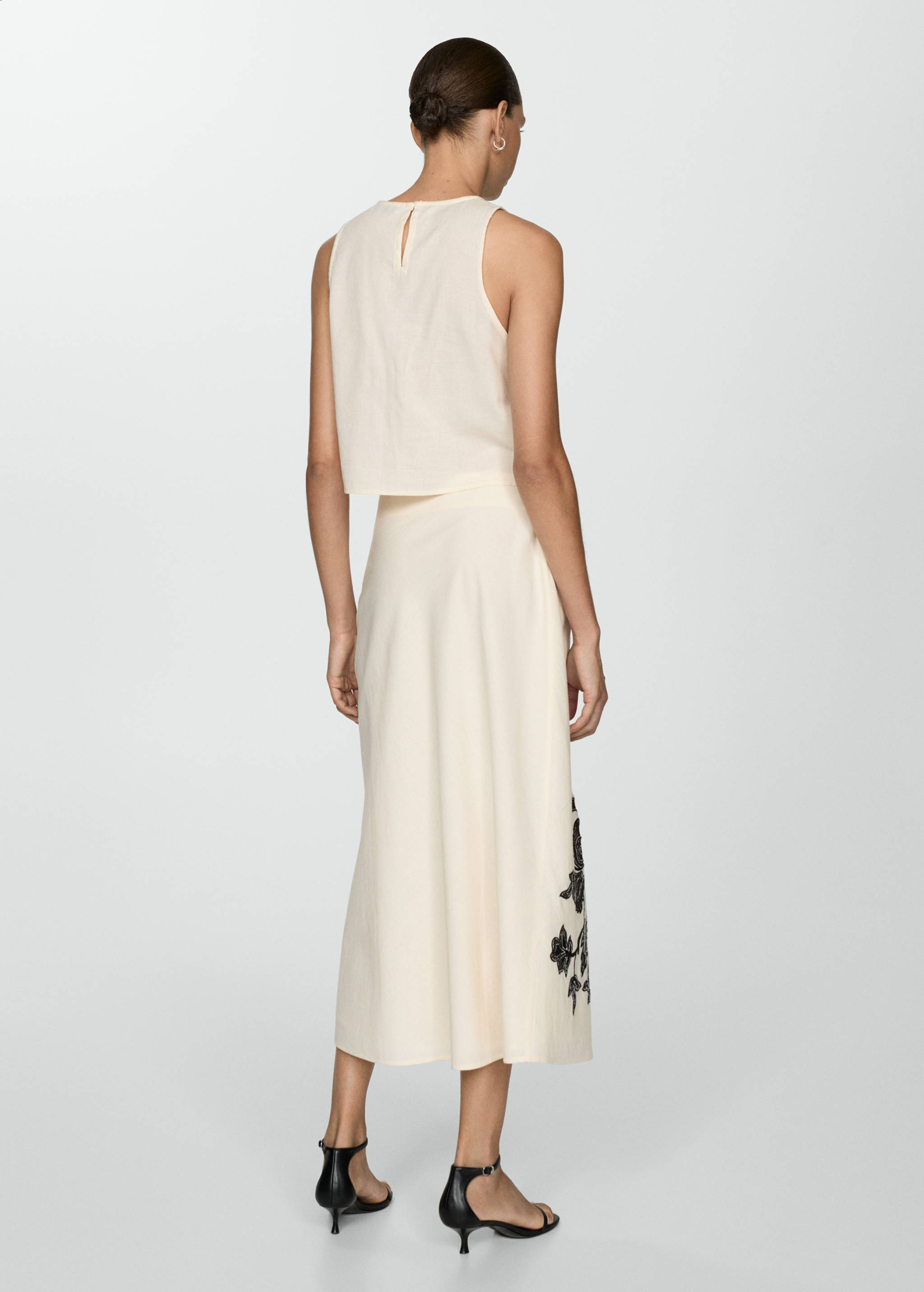 Embroidered long skirt - Reverse of the article