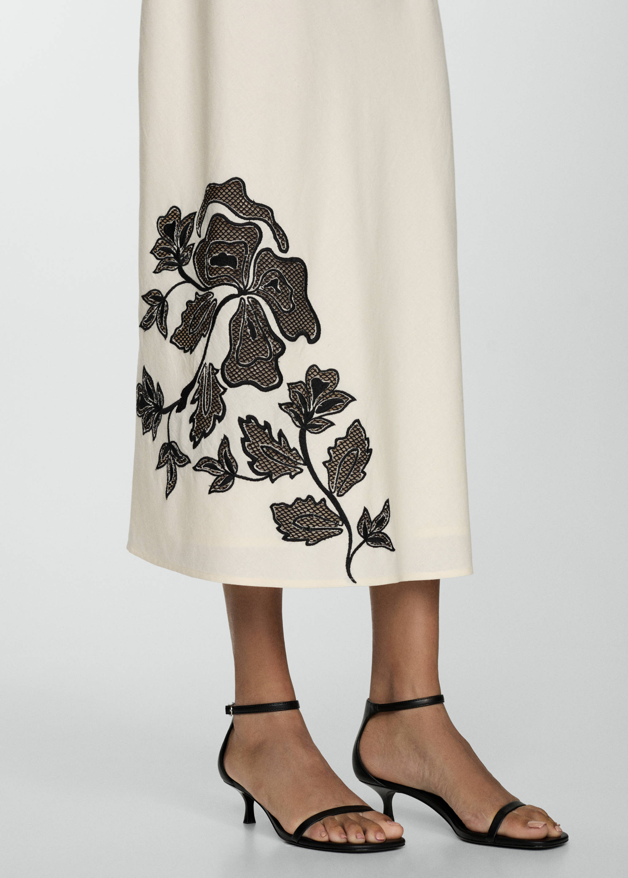 Embroidered long skirt - Details of the article 6