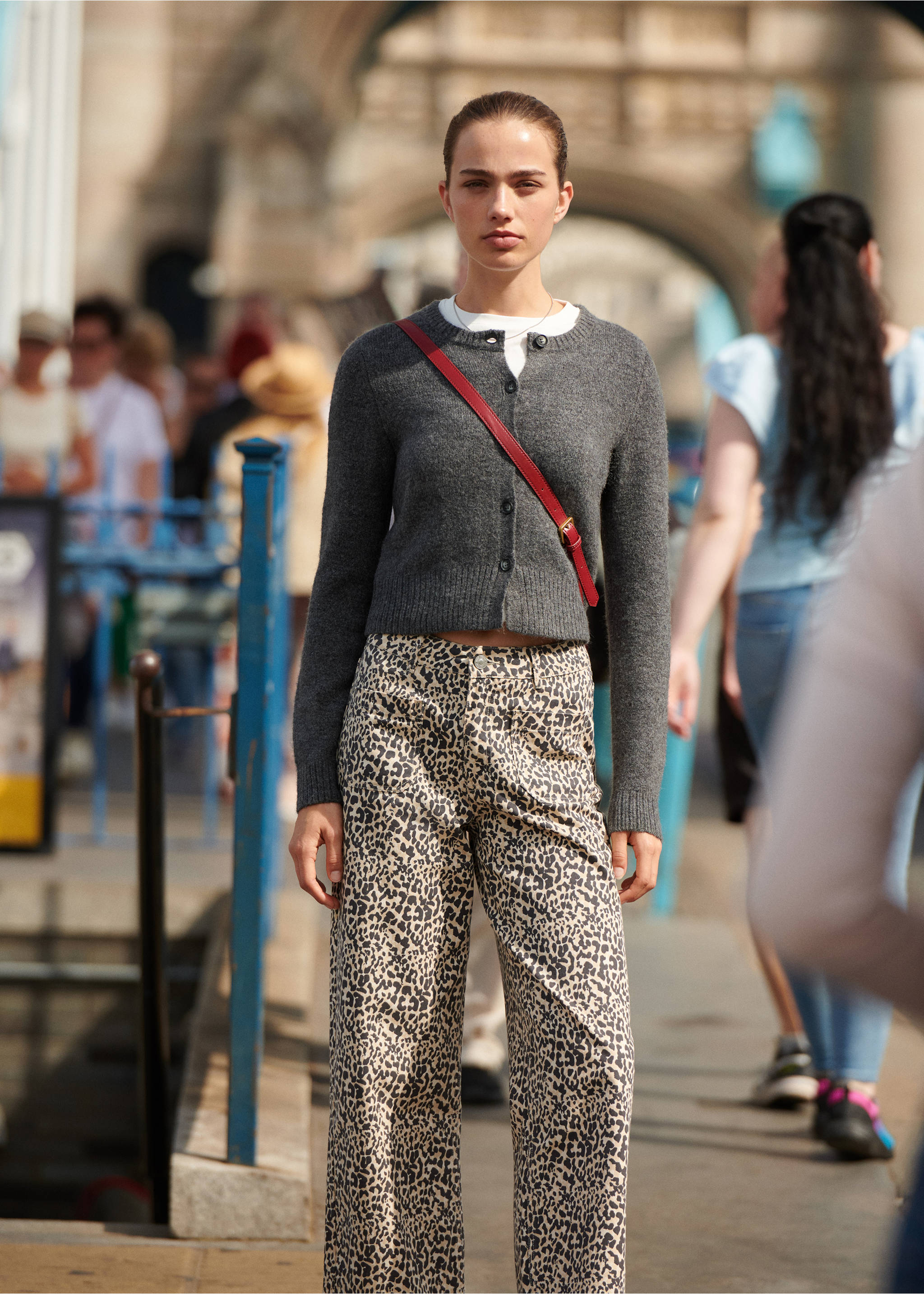 Pantalón recto leopardo - Detalle del artículo 5, Marrón. Ref: 77035984-00.