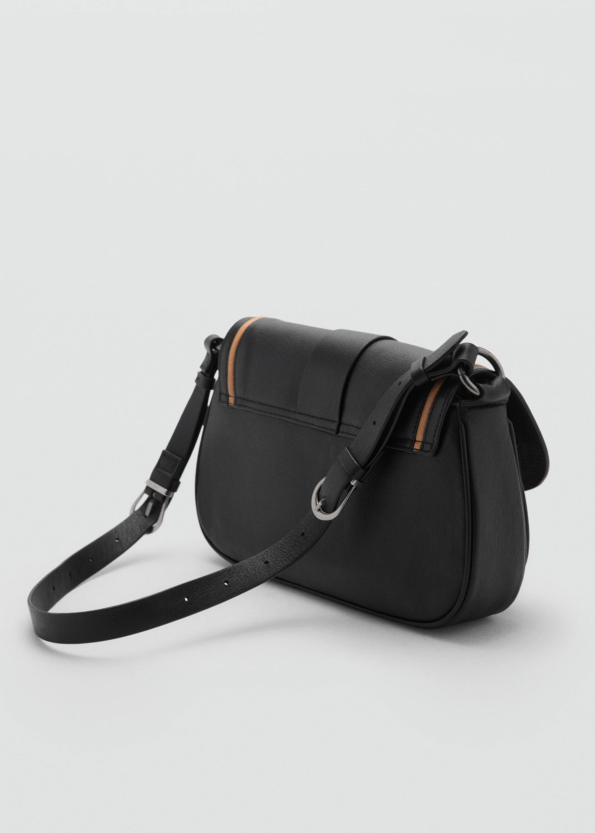 Buckle leather bag - Details of the article 2