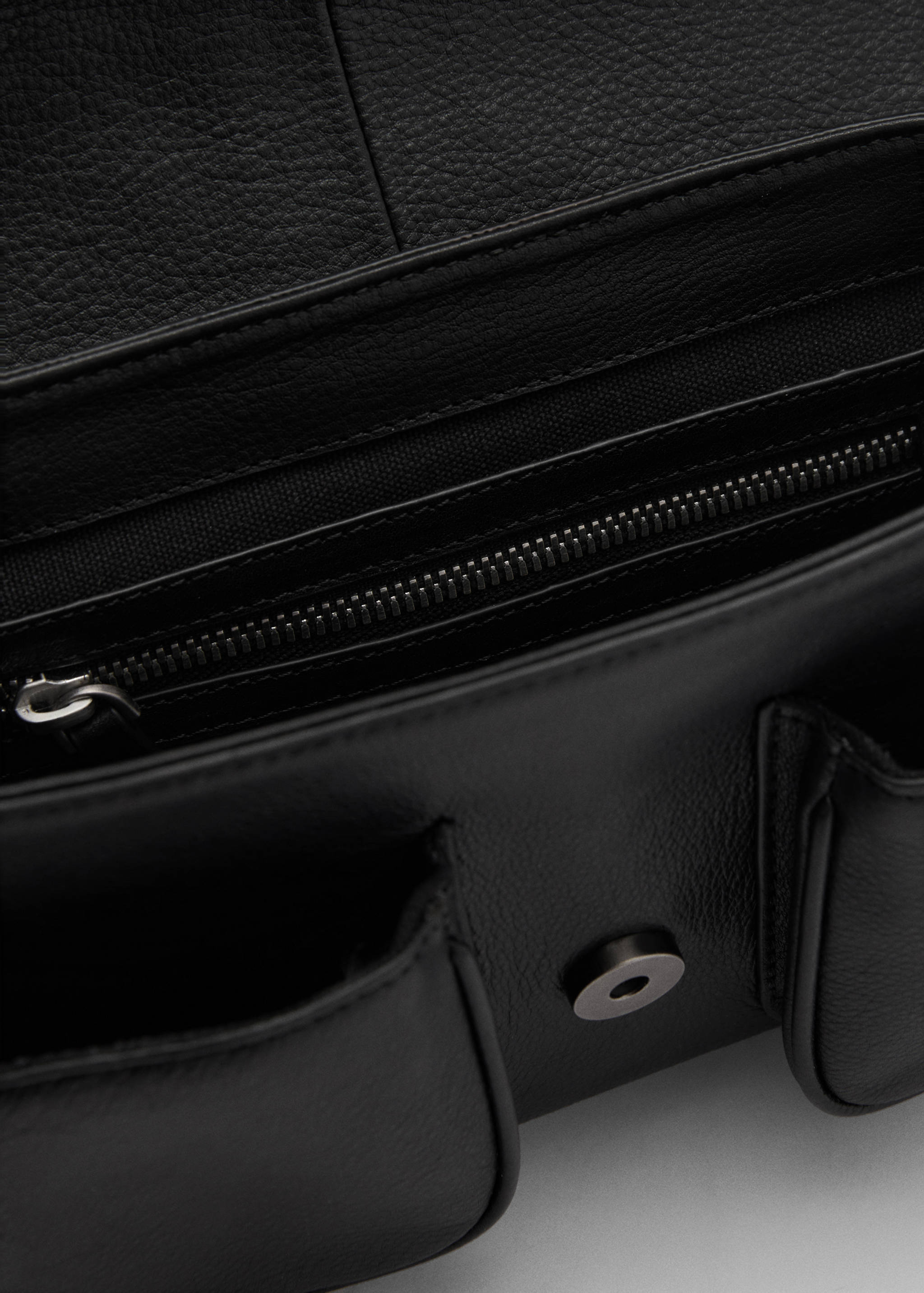Buckle leather bag - Details of the article 3