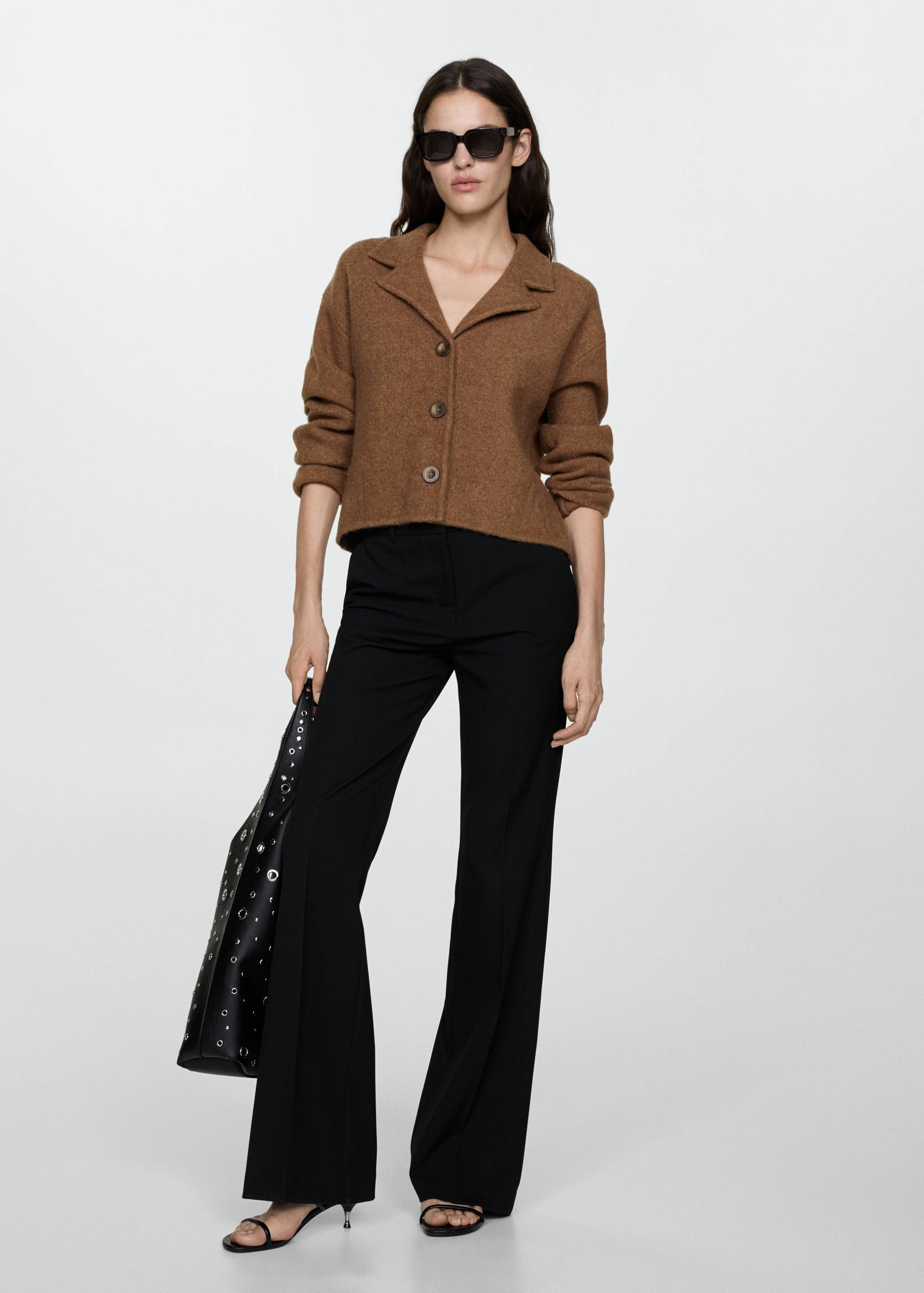 Knitted buttoned jacket - General plane