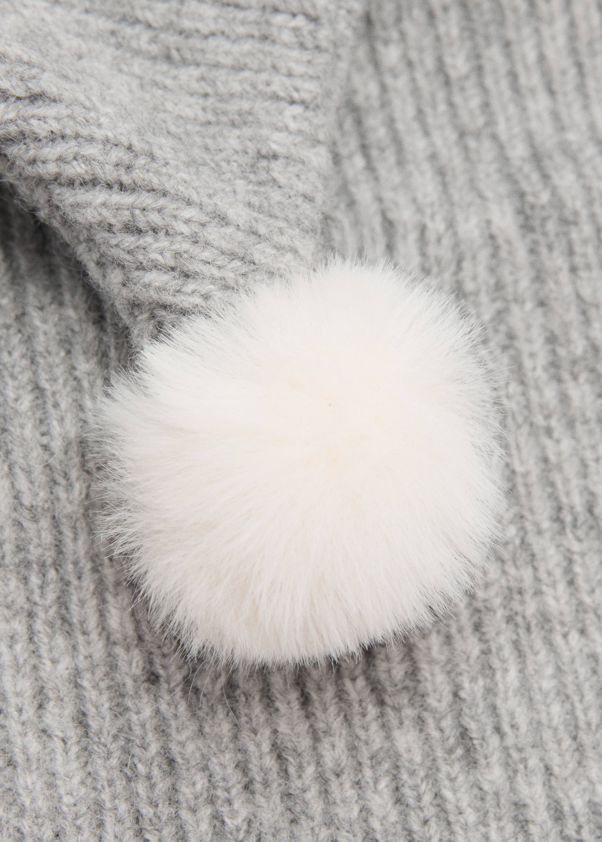 Grob gestrickte Bommelmütze - Mittlere Ansicht
