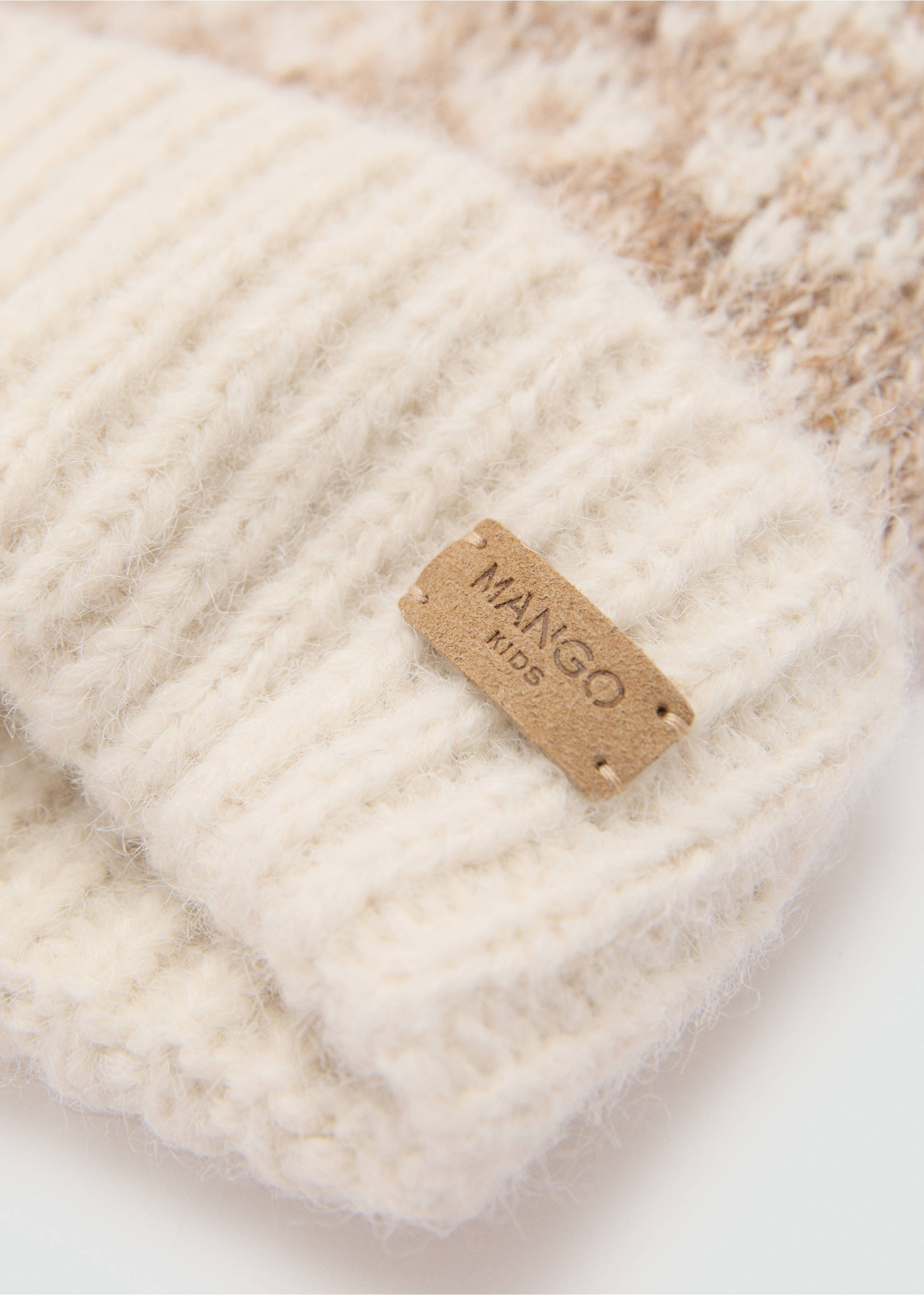 Jacquard pompom beanie - Medium plane, Ecru. Ref: 77036732-00.