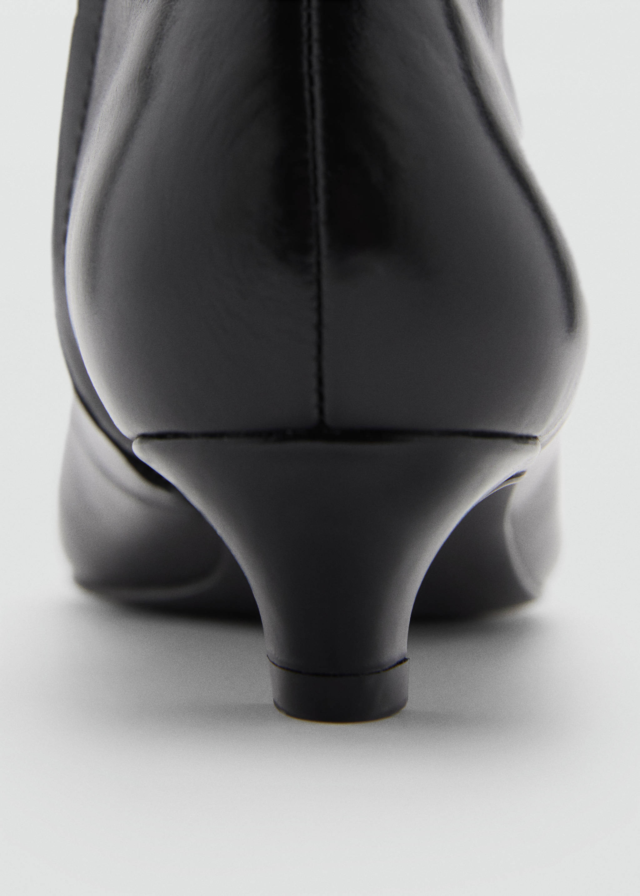 Leather boots with kitten heels - Details of the article 1