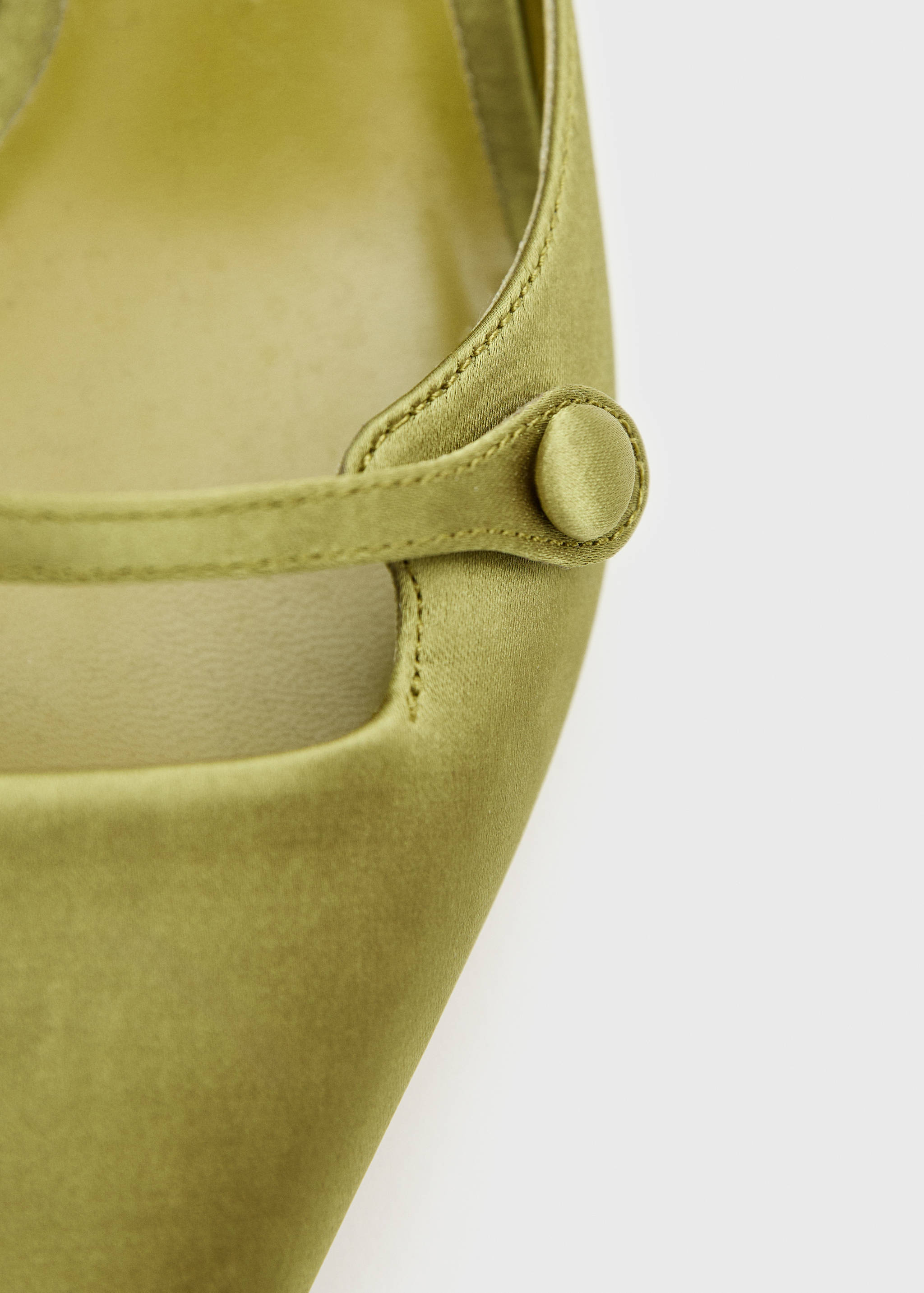 Satin kitten-heel shoes - Details of the article 3