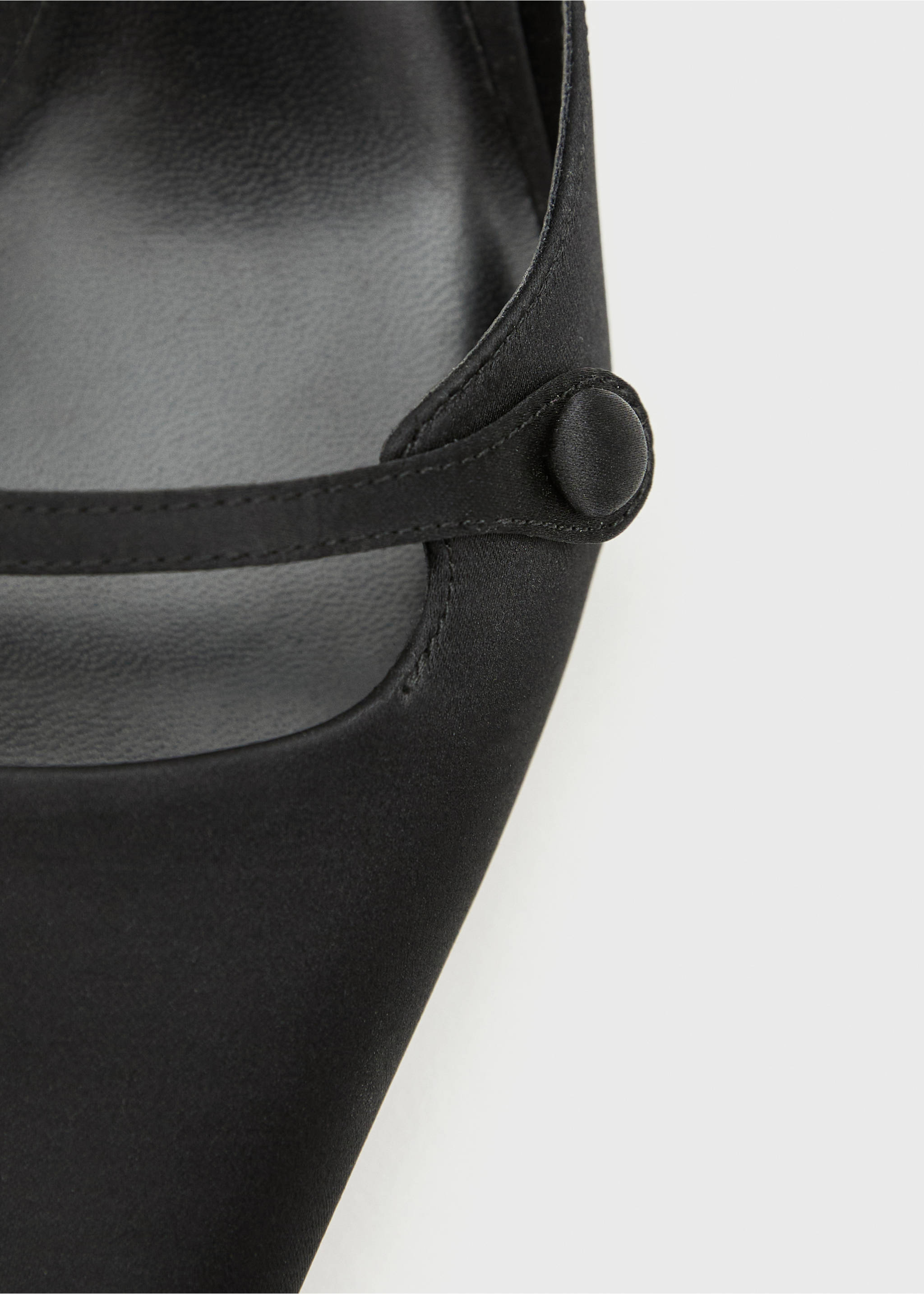 Satin kitten-heel shoes - Details of the article 3, Black. Ref: 77036747-00.