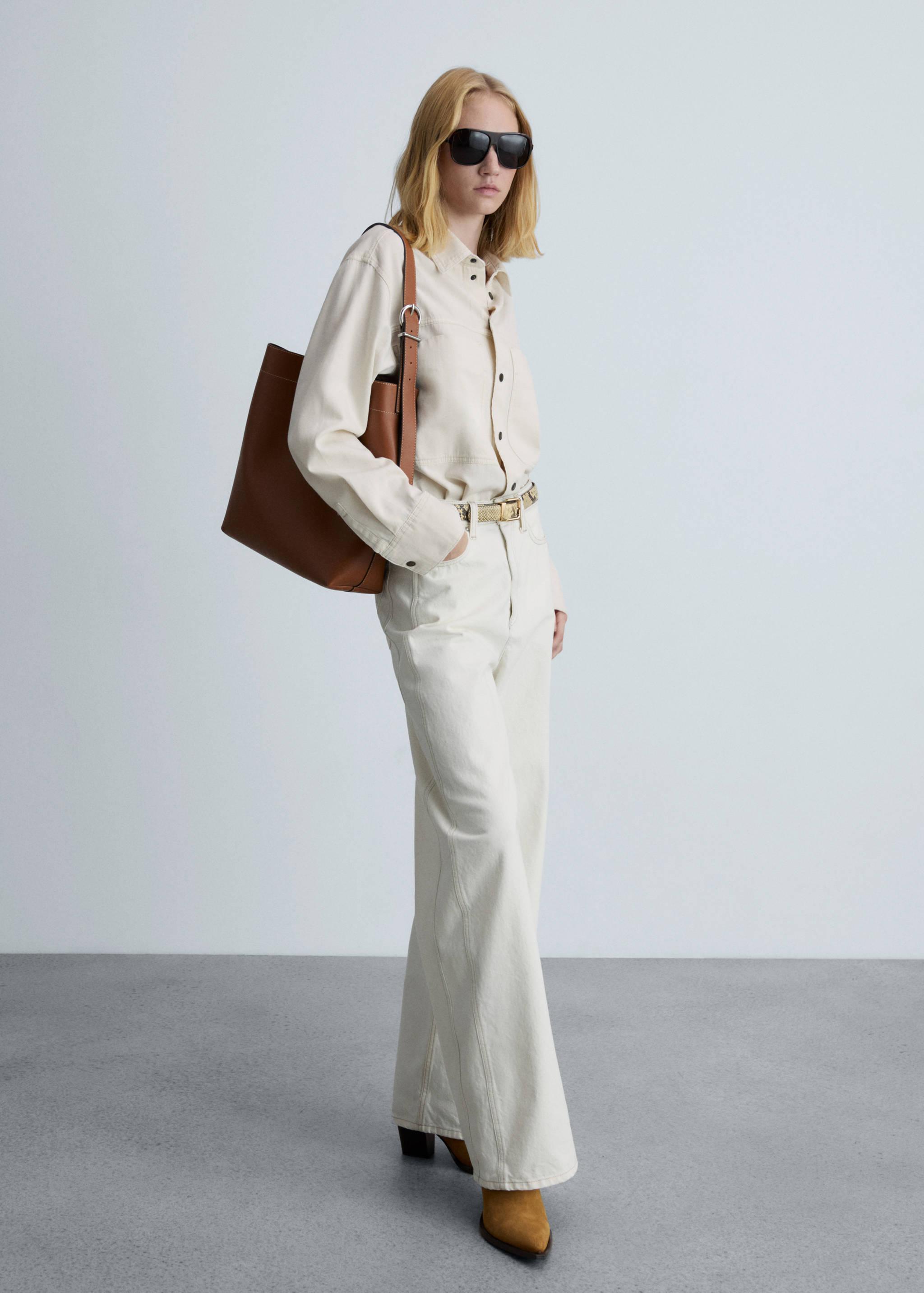 Bota serraje cowboy - Plano general