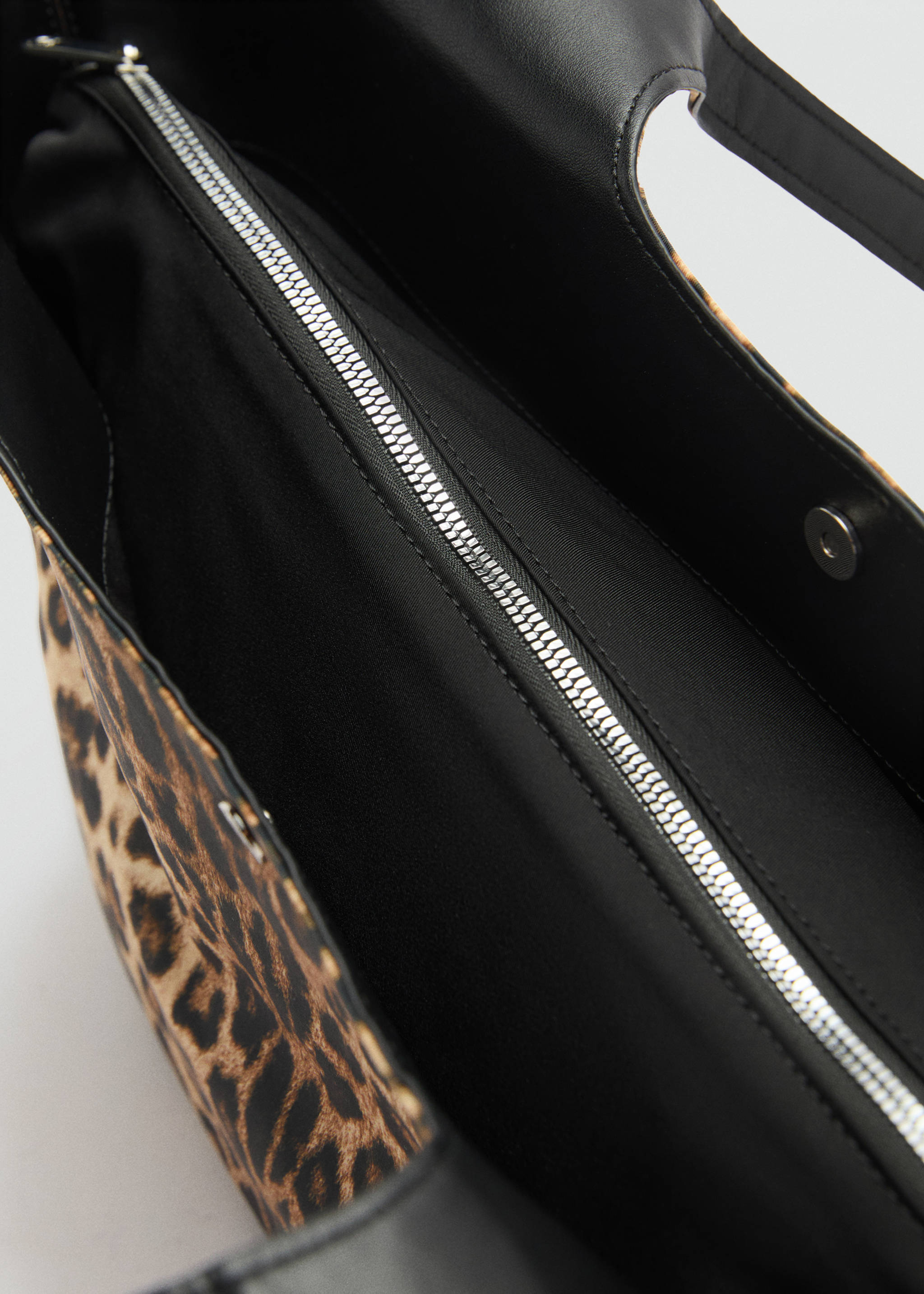 Nylon bag with double handles - Details of the article 1