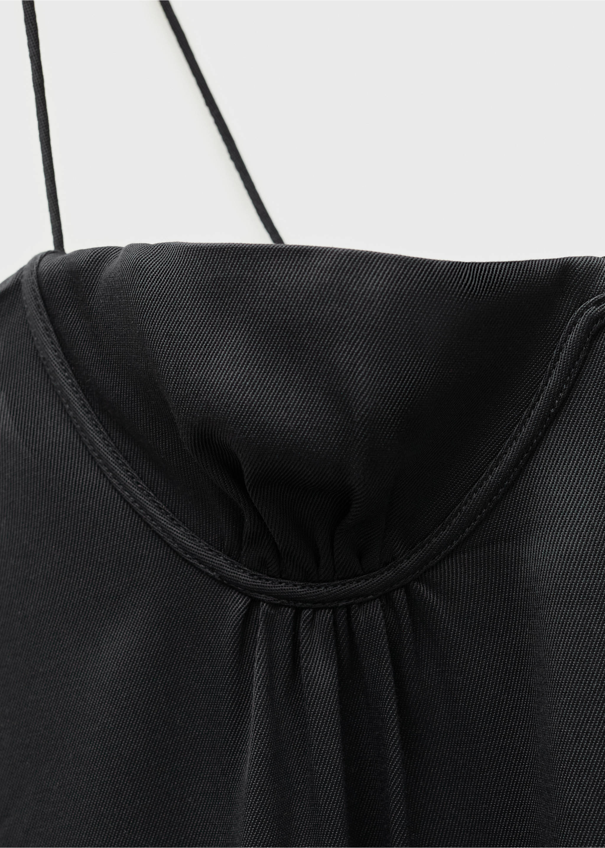 Kurzes Kleid mit Korsettausschnitt - Detail des Artikels 8, Schwarz. Ref: 77036758-00.