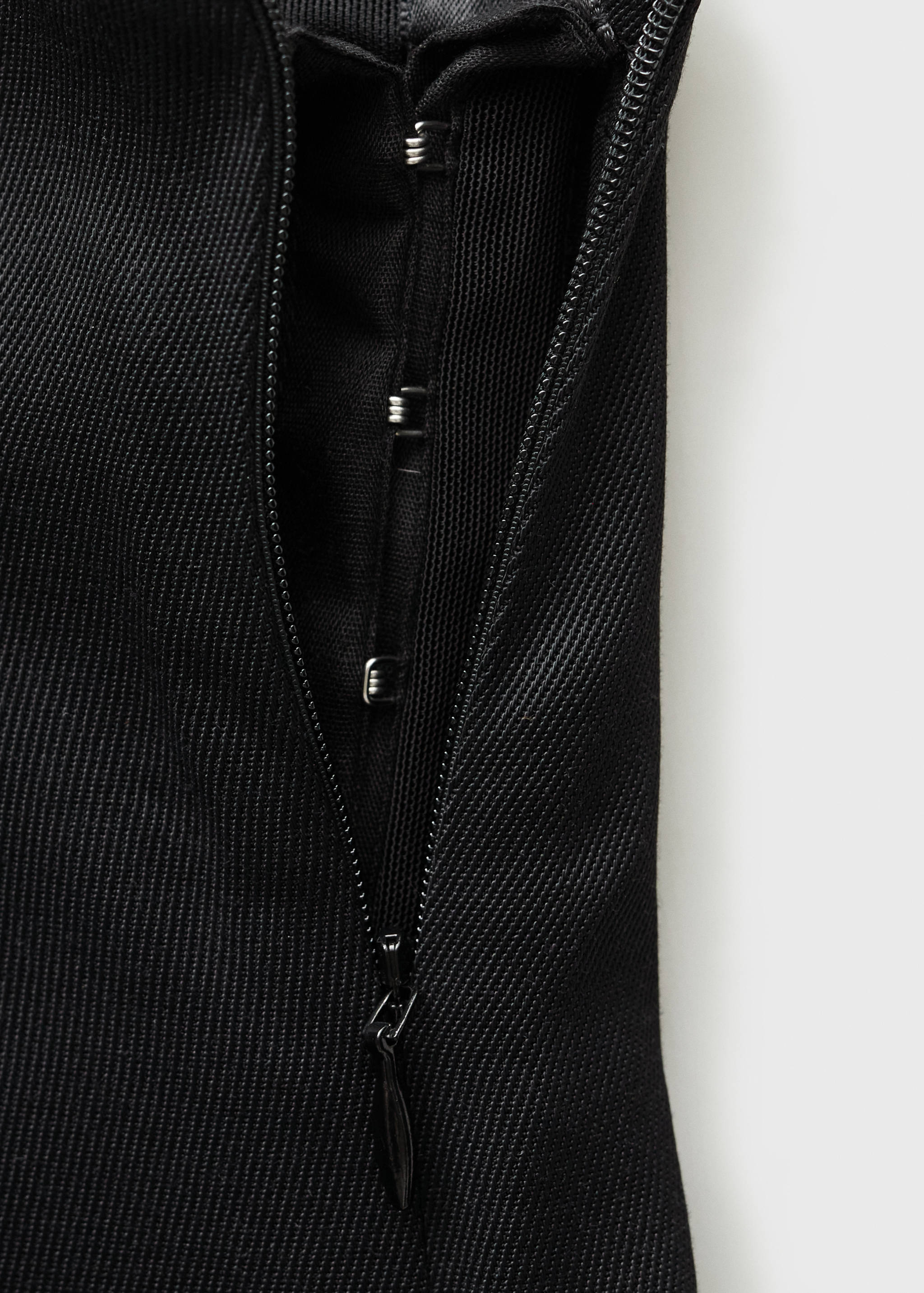 Kurzes Kleid mit Korsettausschnitt - Detail des Artikels 0