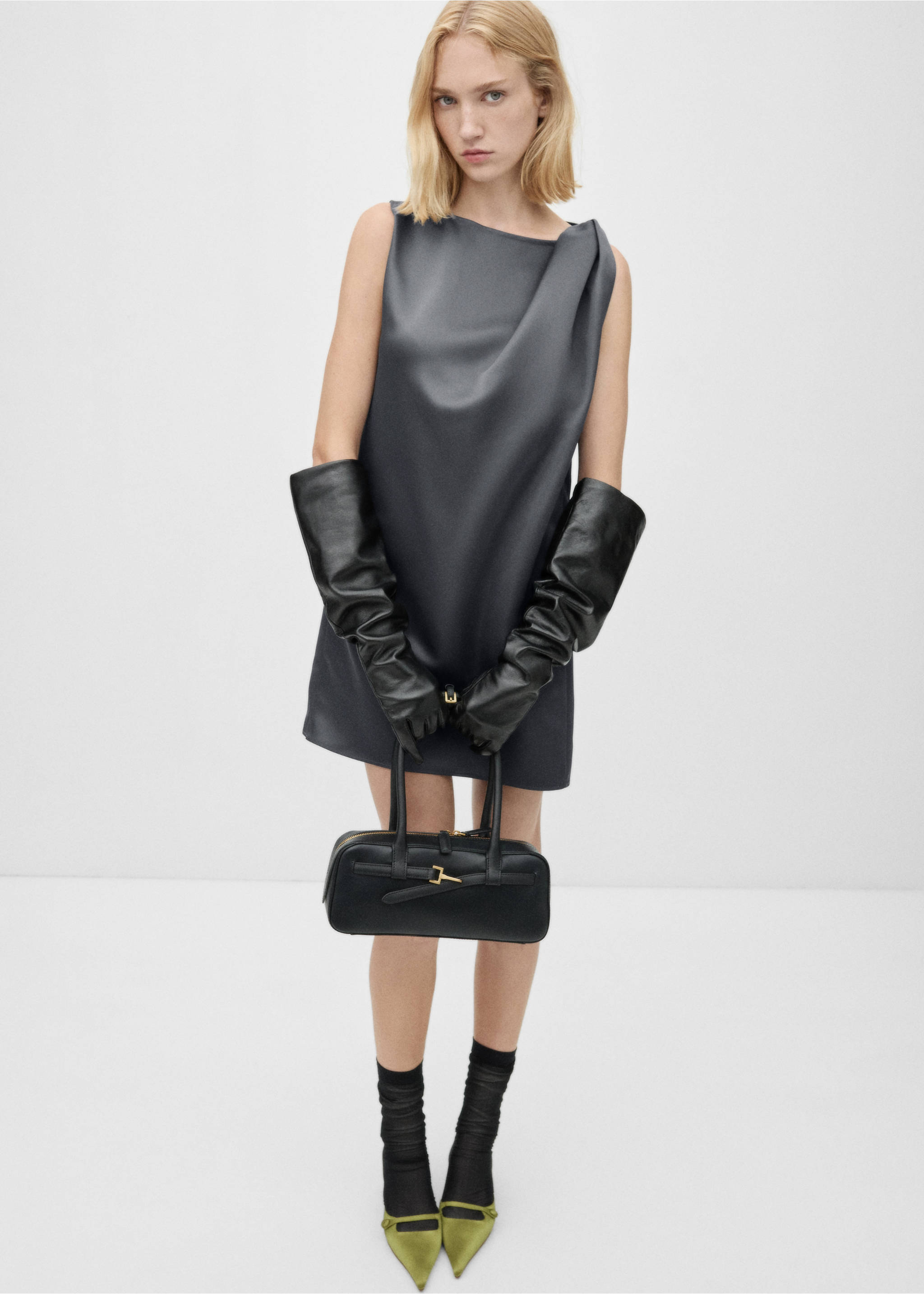 Robe satinée détail nœud - Plan général, Gris anthracite. Ref: 77036759-00.