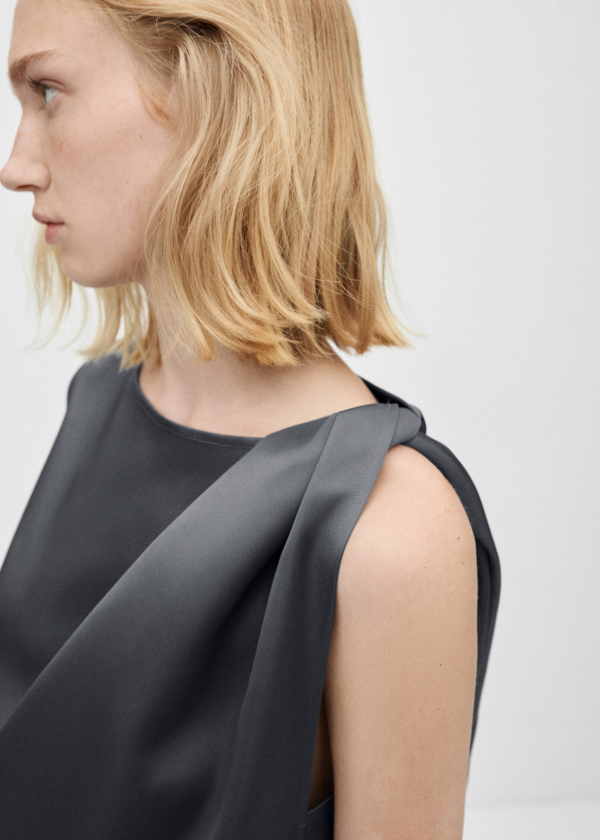 Vestido satinado detalle nudo - Detalle del artículo 1