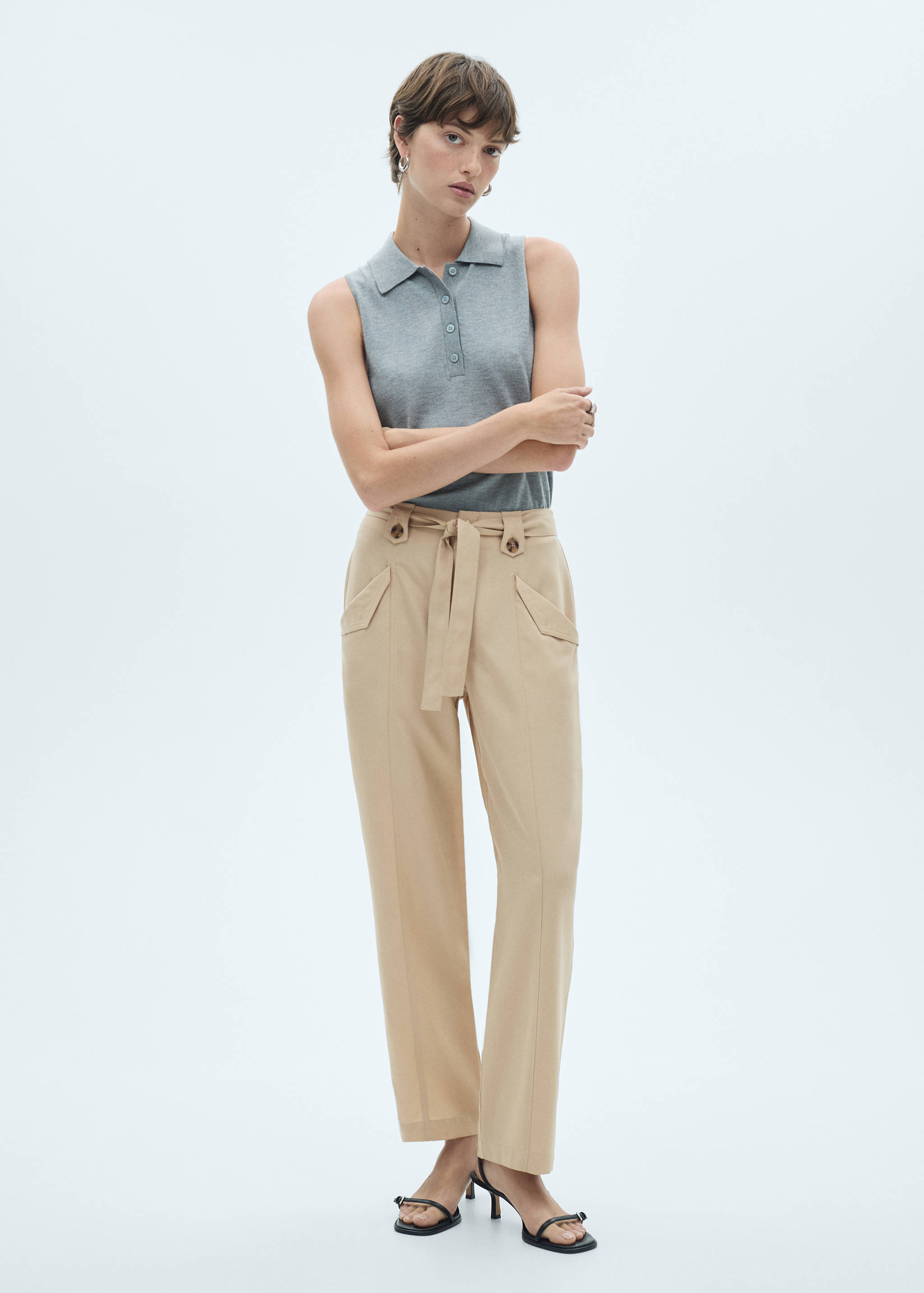 Pants with button loops and bow - General plane