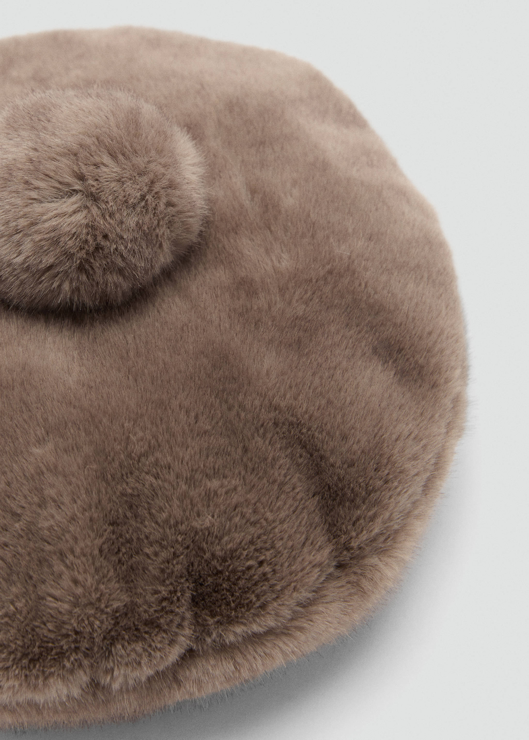 Fur-effect beret with pompom - Medium plane