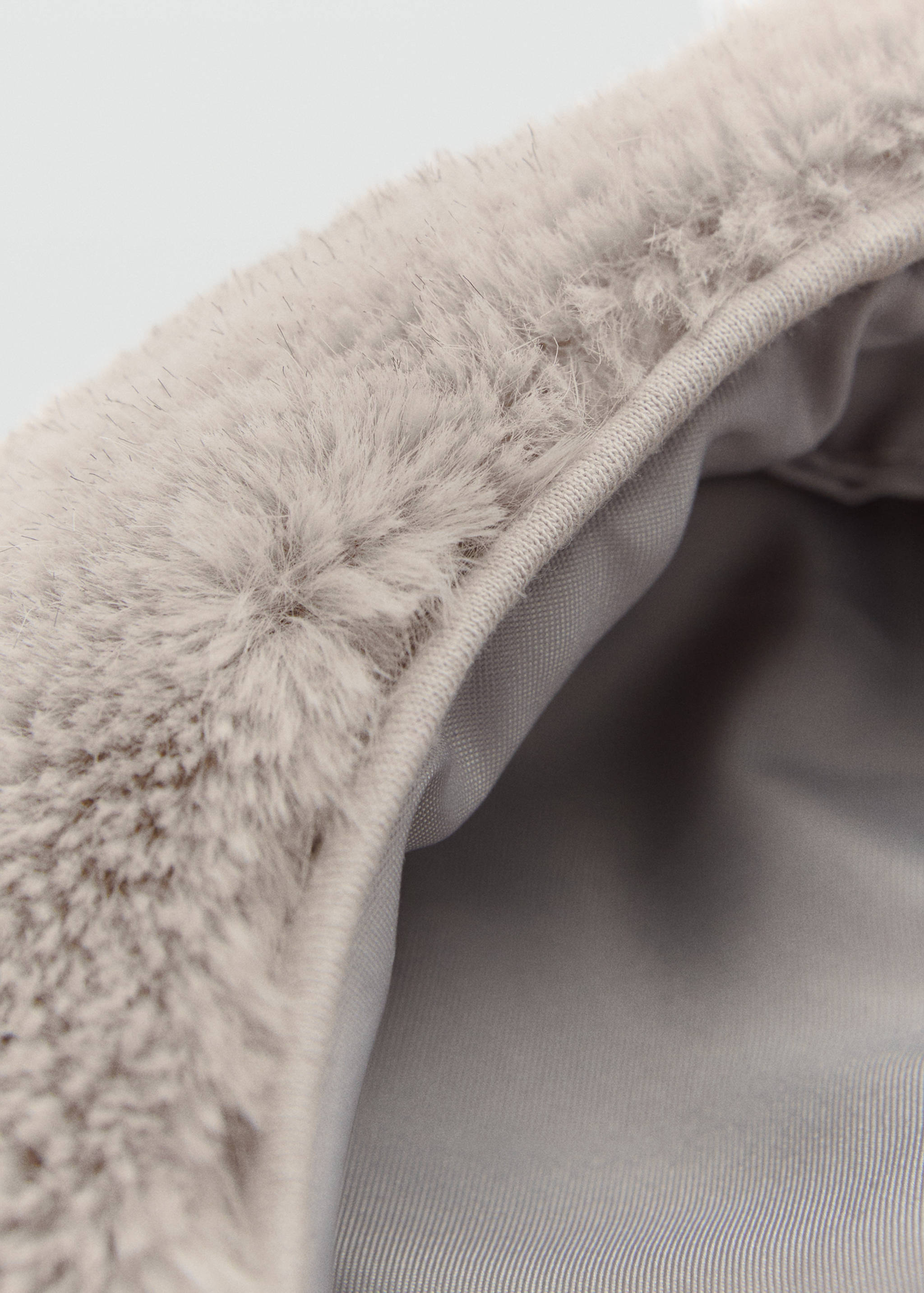 Fur-effect beret with pompom - Details of the article 1