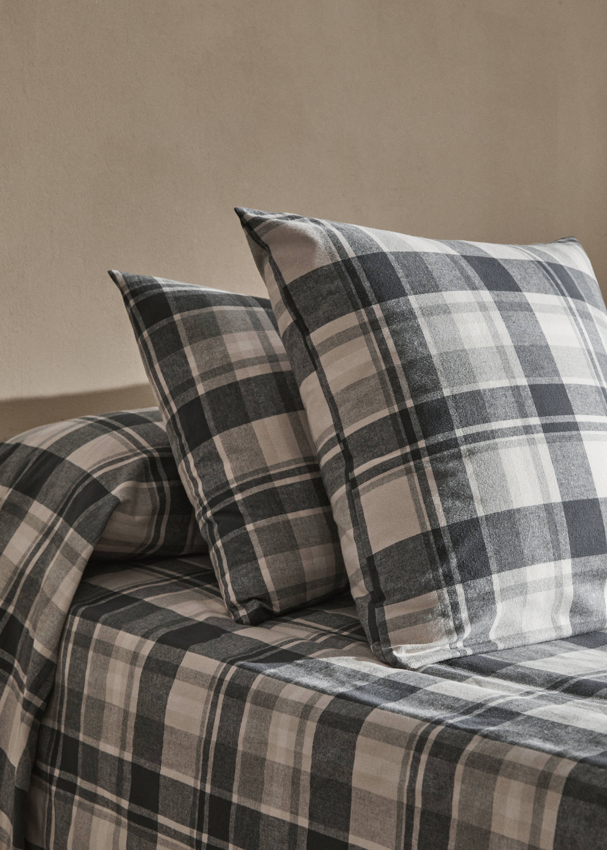 Cotton flannel checkered pillowcase 45x110cm - General plane