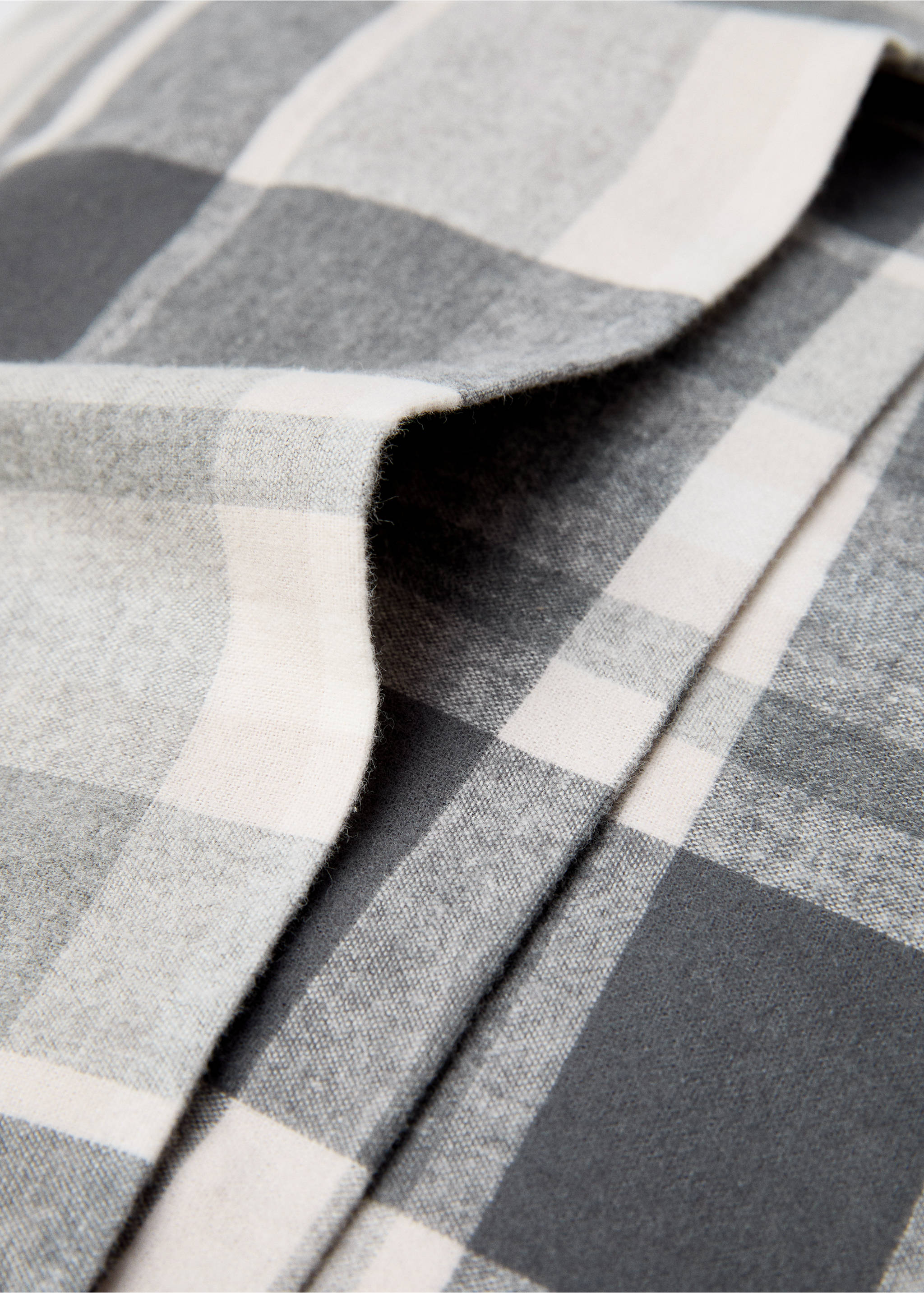 Cotton flannel checkered pillowcase 45x110cm - Details of the article 1, Grey. Ref: 77037658-00.