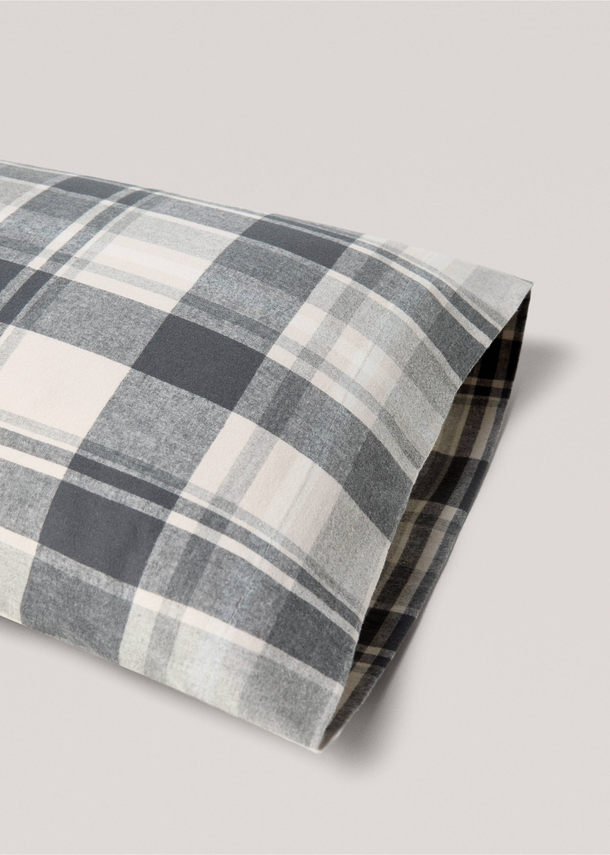 Cotton flannel checkered pillowcase 45x110cm - Details of the article 2, Grey. Ref: 77037658-00.