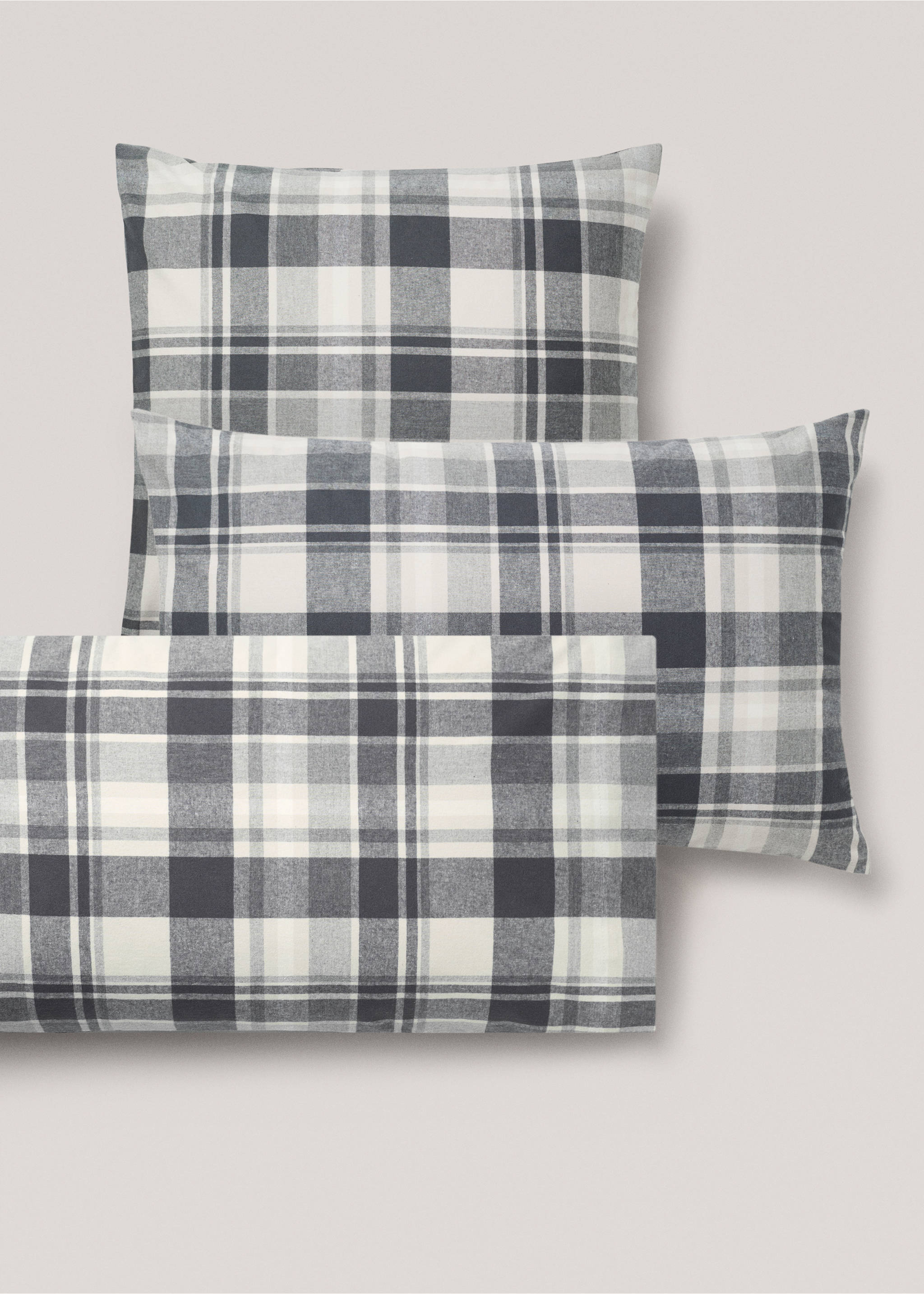 Cotton flannel checkered pillowcase 45x110cm - Details of the article 3, Grey. Ref: 77037658-00.