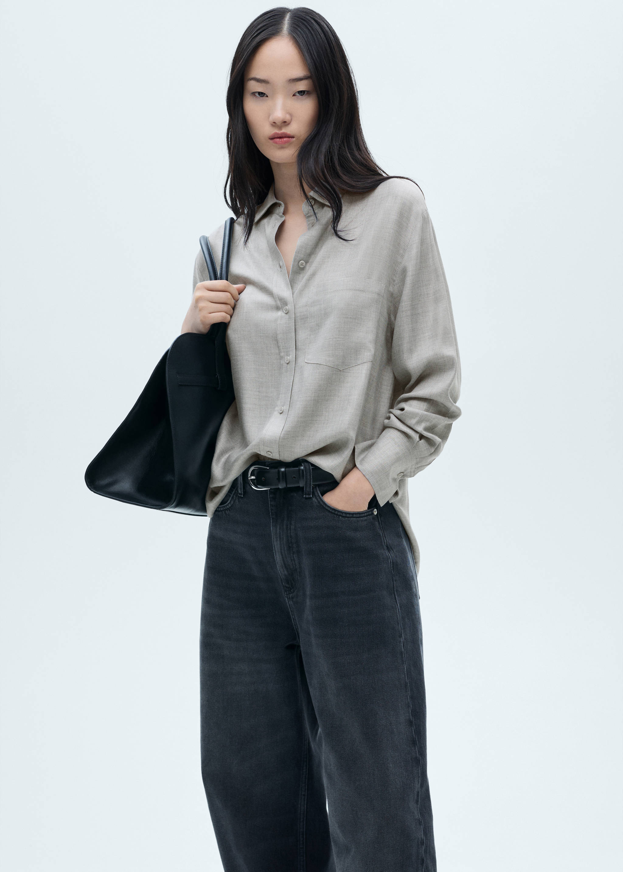 Chemise poche plaquée - Plan moyen