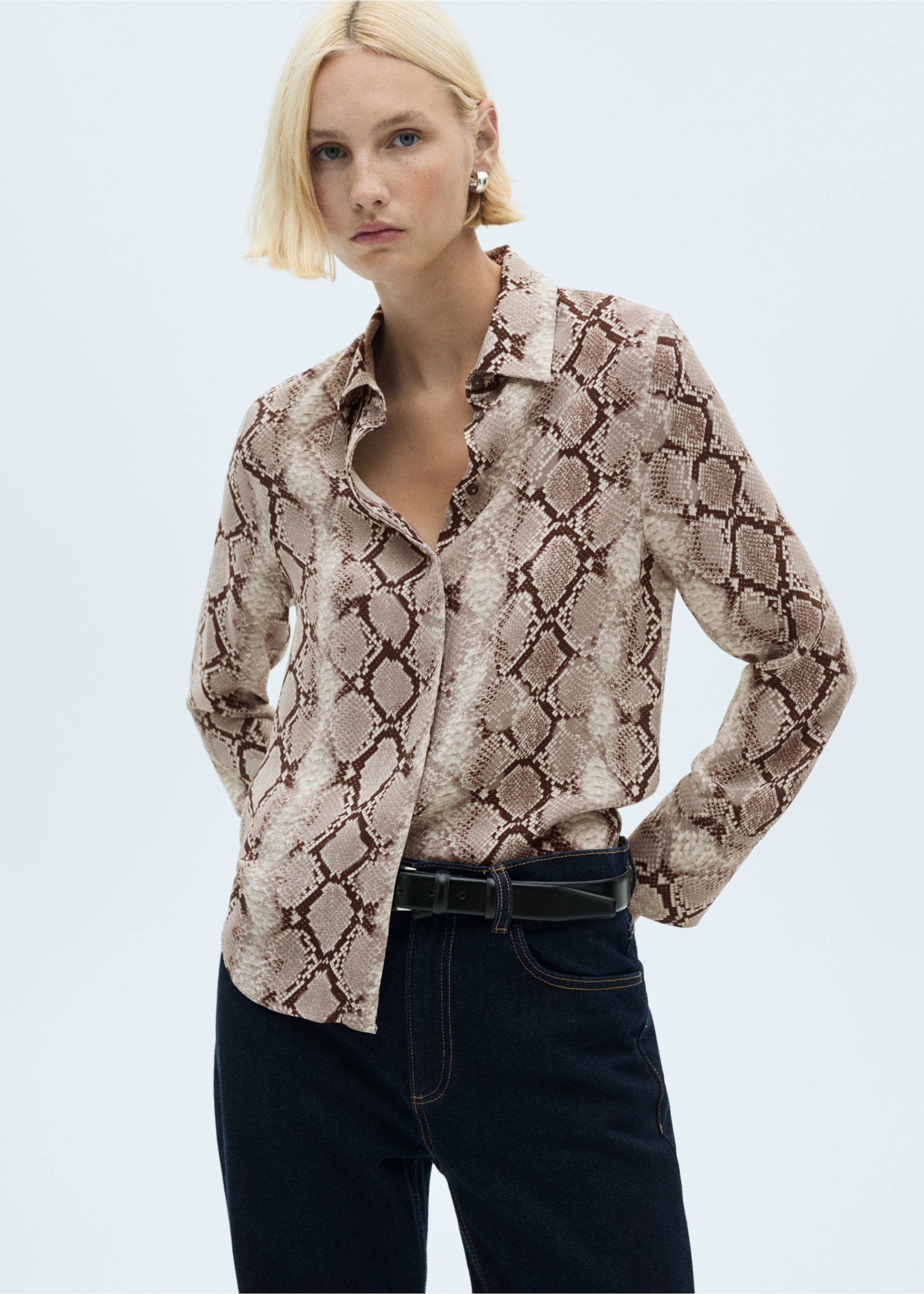 Fließendes Hemd mit Animal-Print - Detail des Artikels 2, Braun. Ref: 77037669-00.