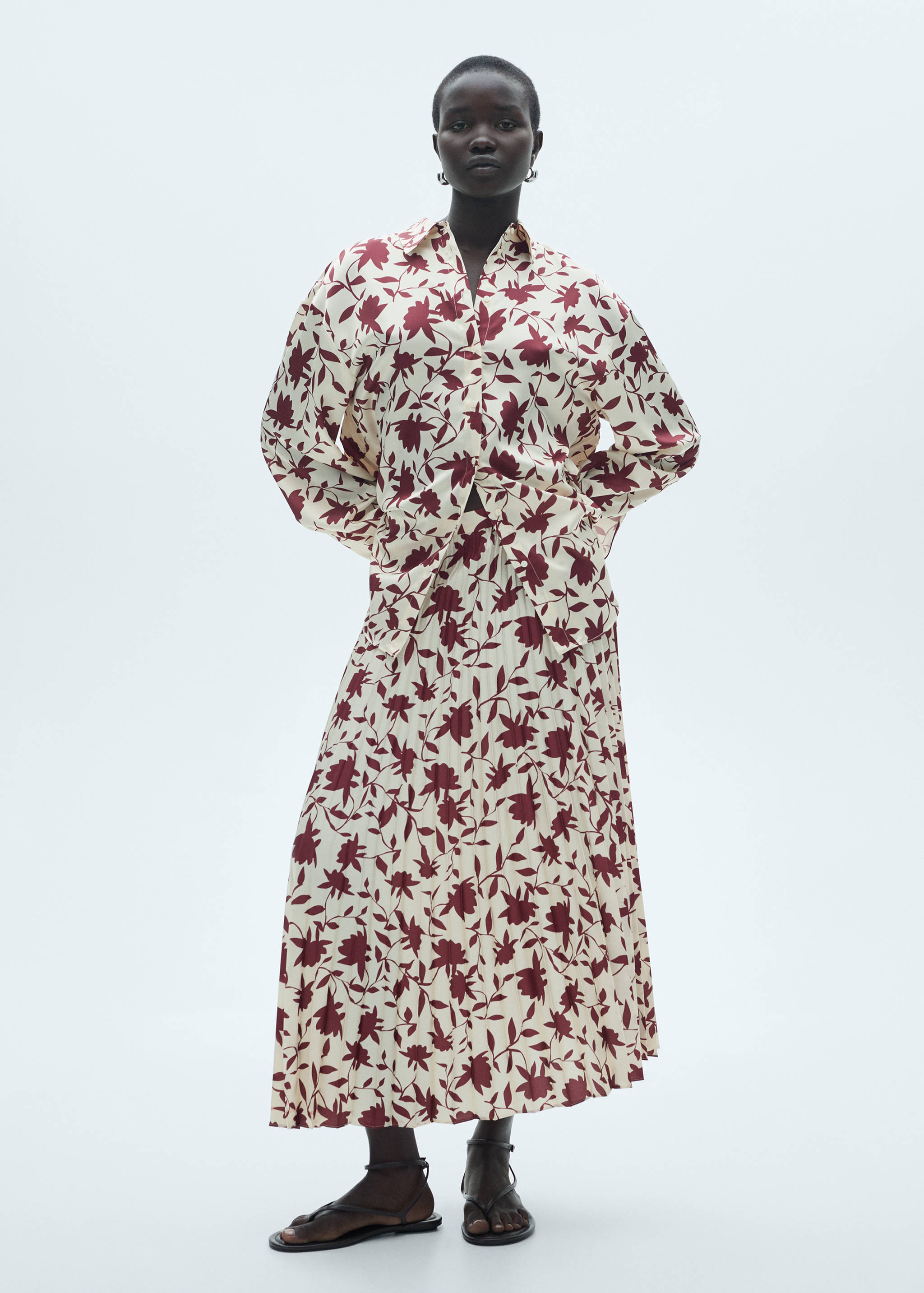 Pleated skirt with floral print - General plane