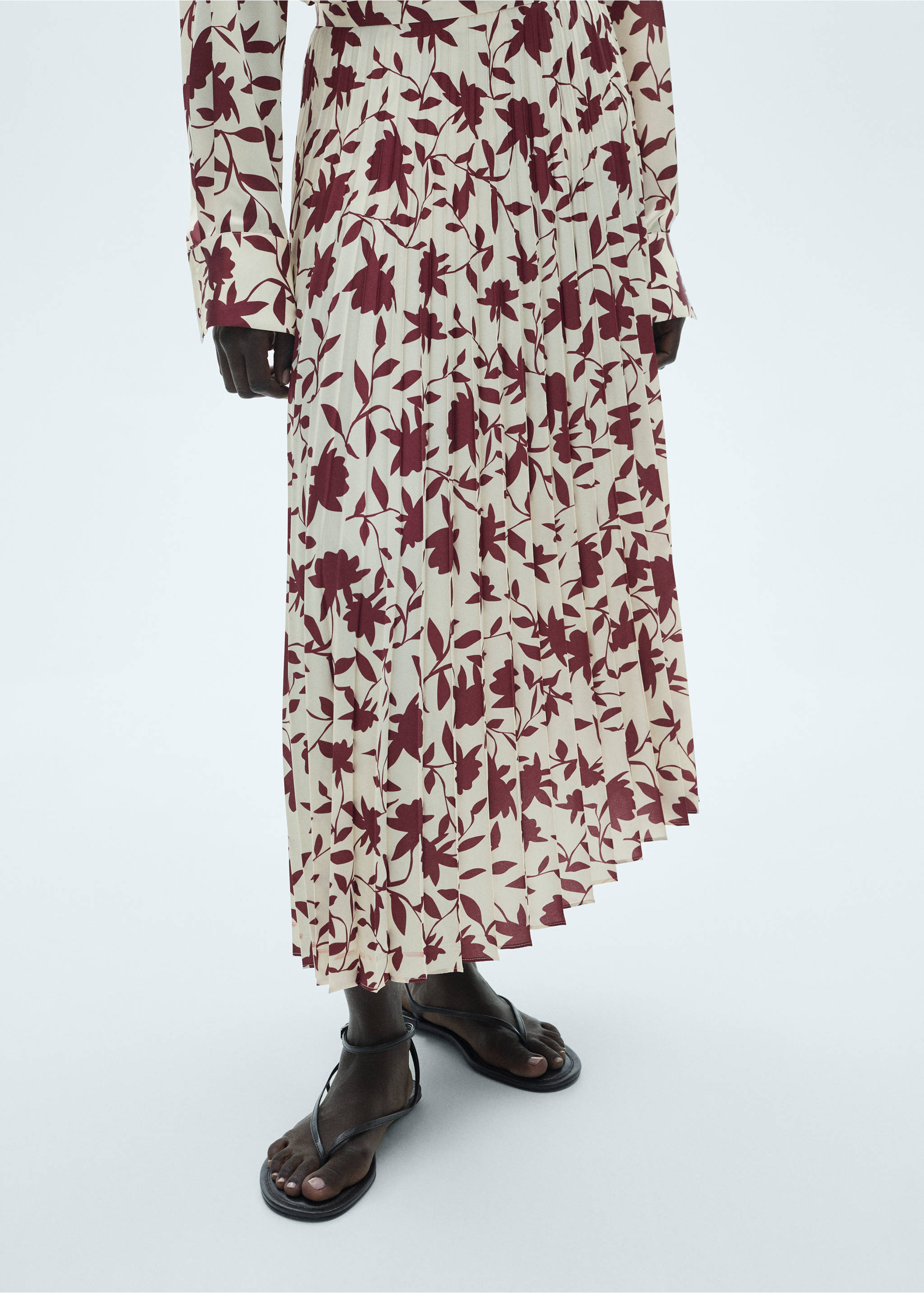 Pleated skirt with floral print - Medium plane, Off White. Ref: 77037676-00.