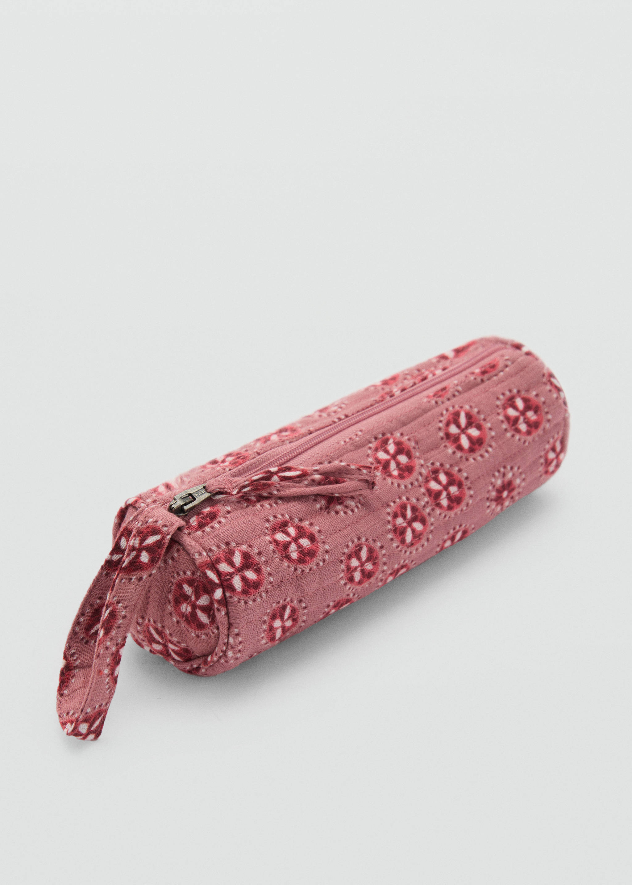 Estuche estampado floral - Plano medio