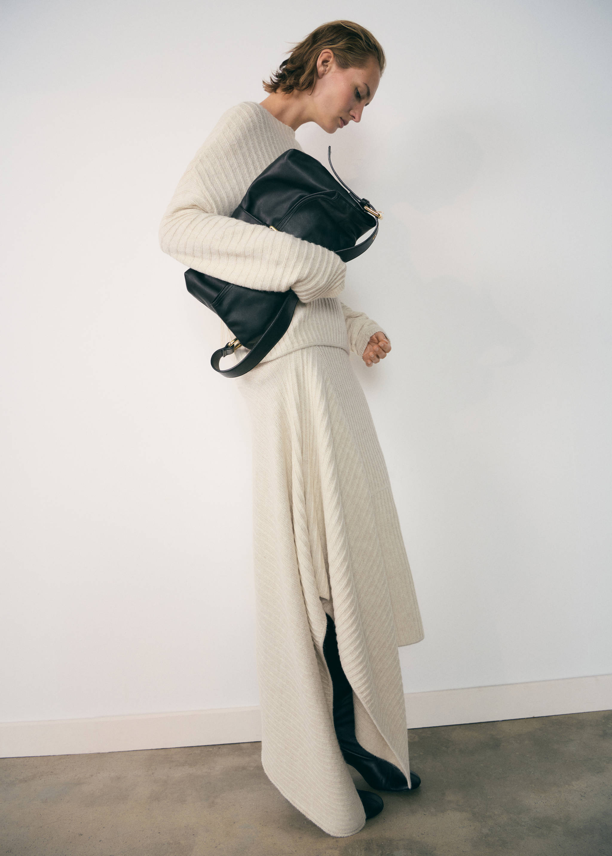 Asymmetrical knitted skirt - General plane