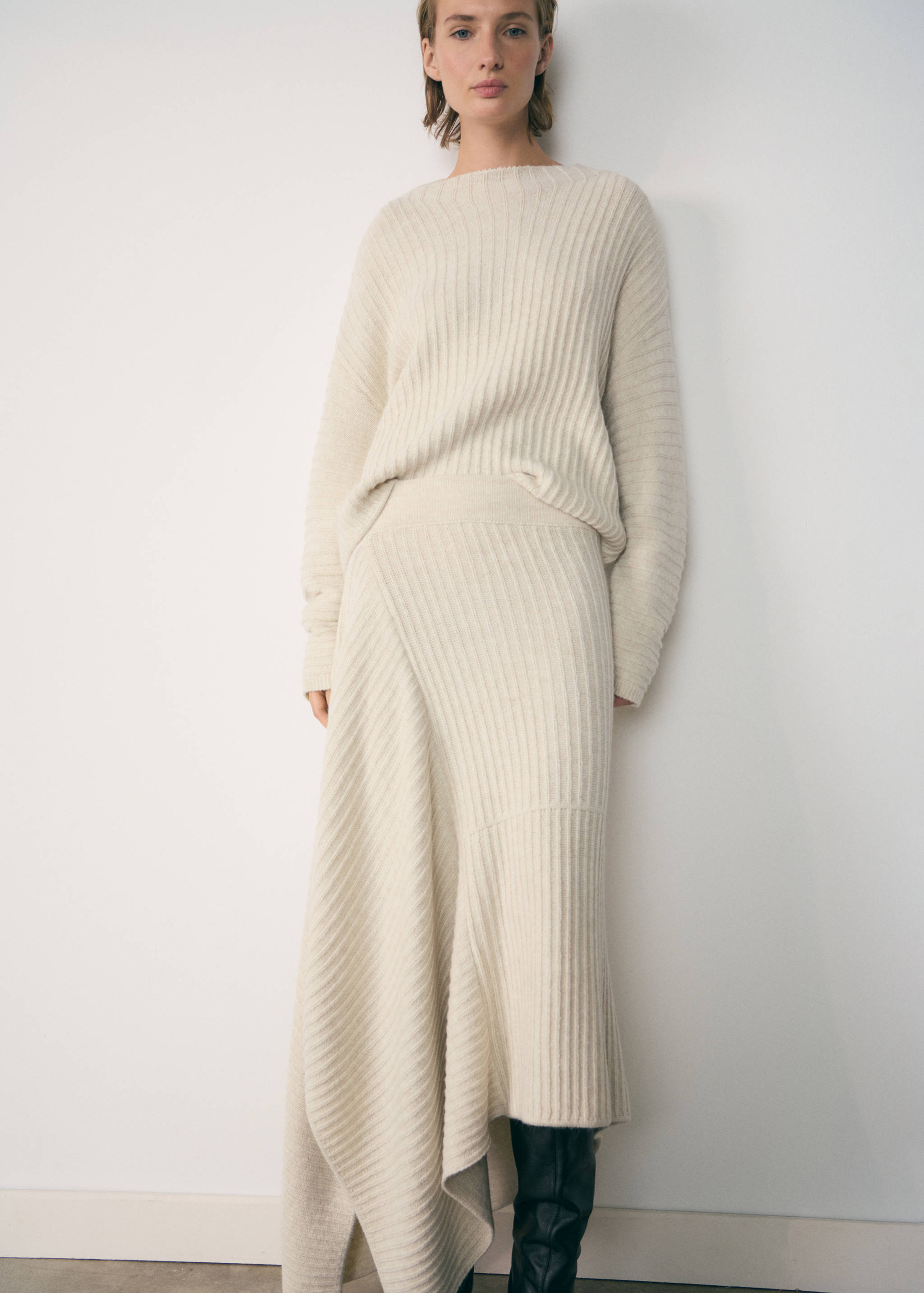 Asymmetrical knitted skirt - Details of the article 1