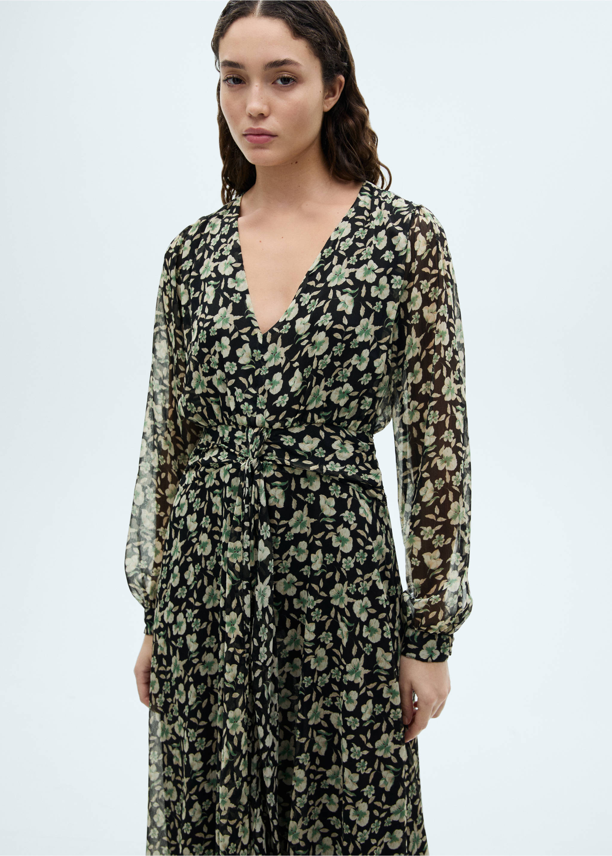 Chiffonkleid mit Blumenmuster - Mittlere Ansicht, Schwarz. Ref: 77037722-00.