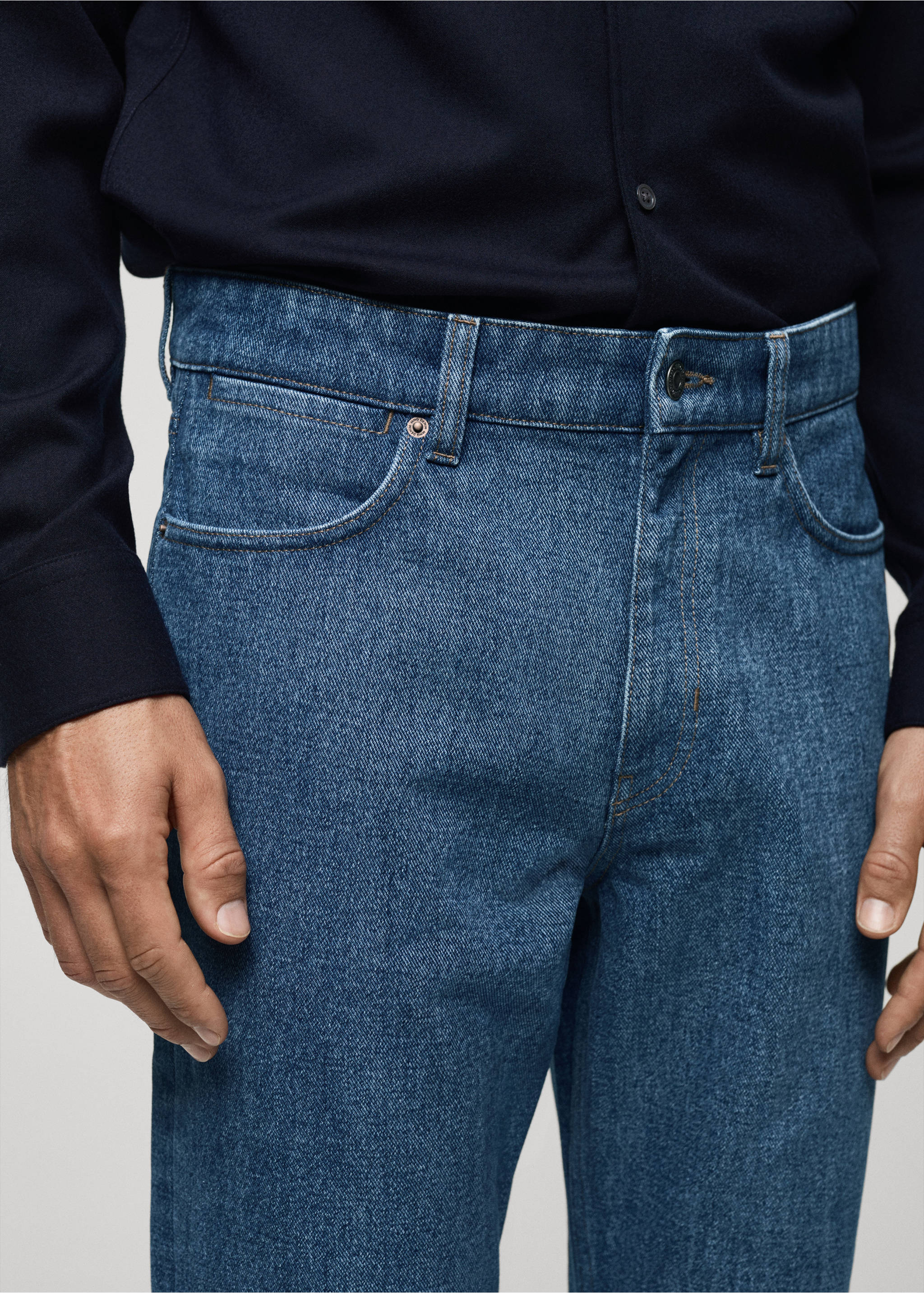 Jeans slim fit lavado medio - Detalle del artículo 1, Azul medio. Ref: 77037916-00.