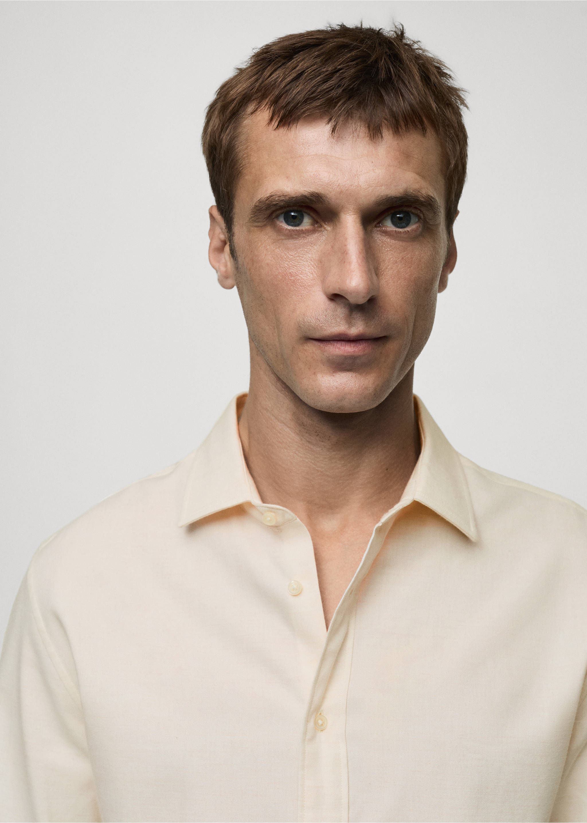 100% cotton flannel slim-fit shirt - Details of the article 1, Sand. Ref: 77037926-00.