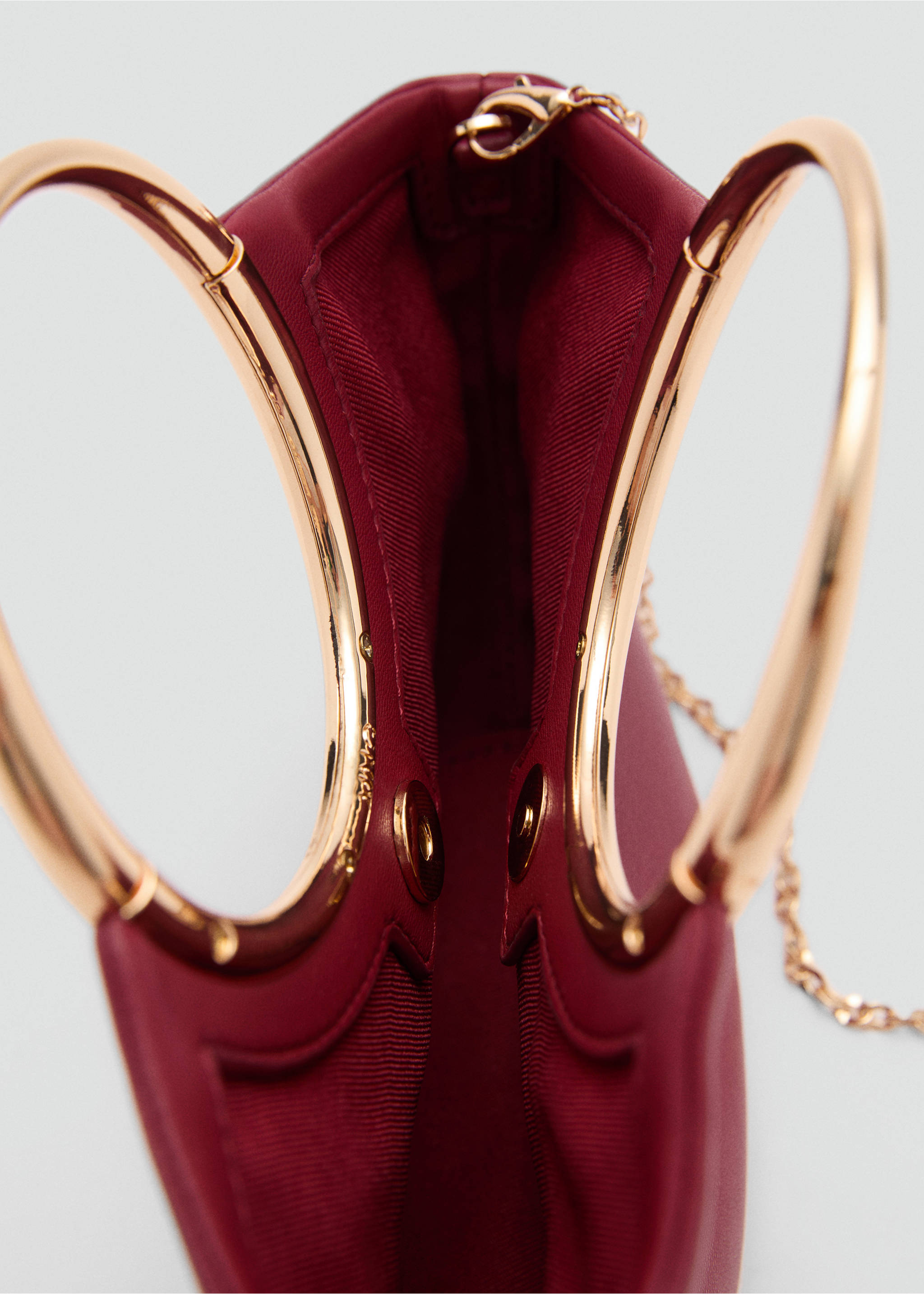 Handtasche mit Metallic-Details - Detail des Artikels 1, Rot. Ref: 77037931-00.