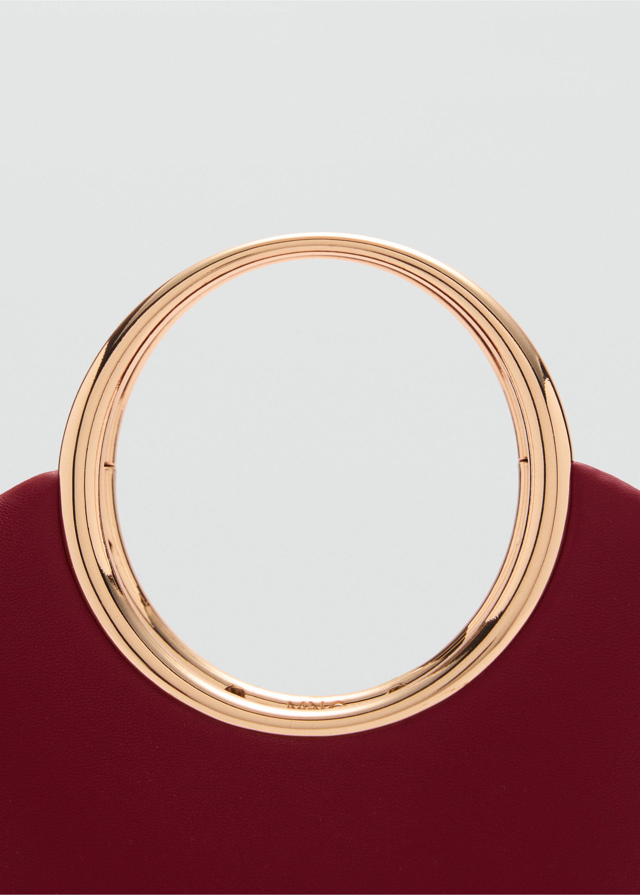 Handtasche mit Metallic-Details - Detail des Artikels 2, Rot. Ref: 77037931-00.