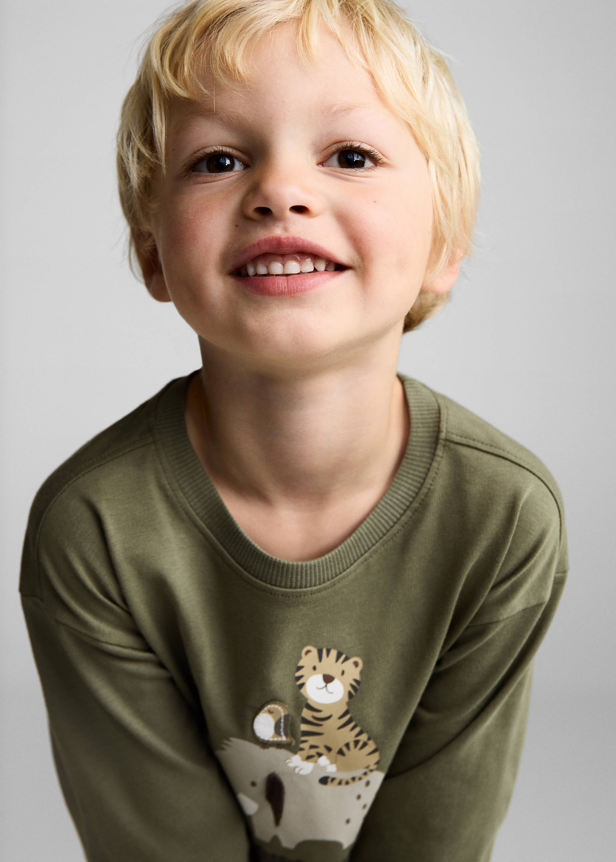 Long-sleeved t-shirt with embossed print - Details of the article 1