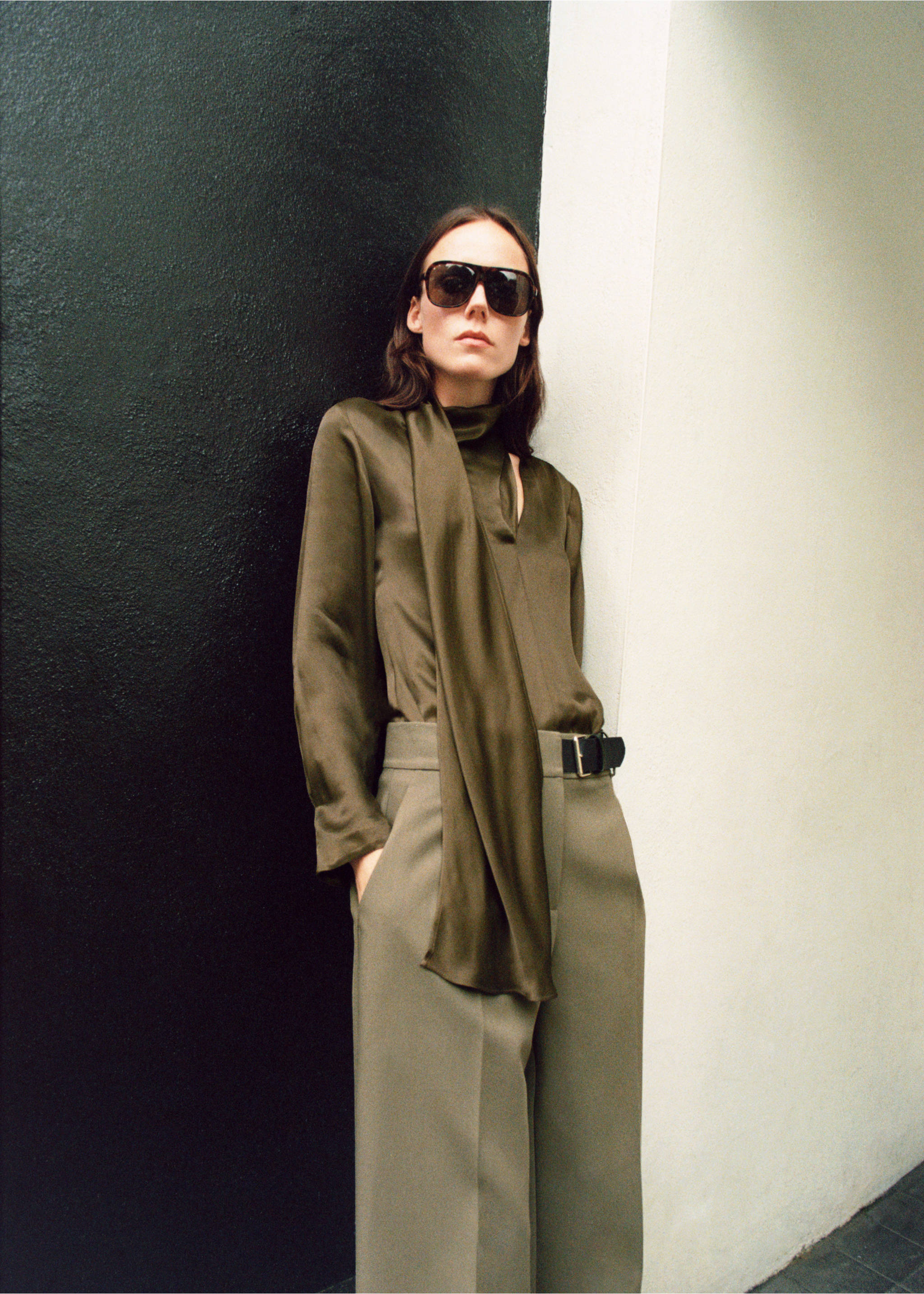 Satin blouse with bow - Details of the article 6, Khaki. Ref: 77037937-00.